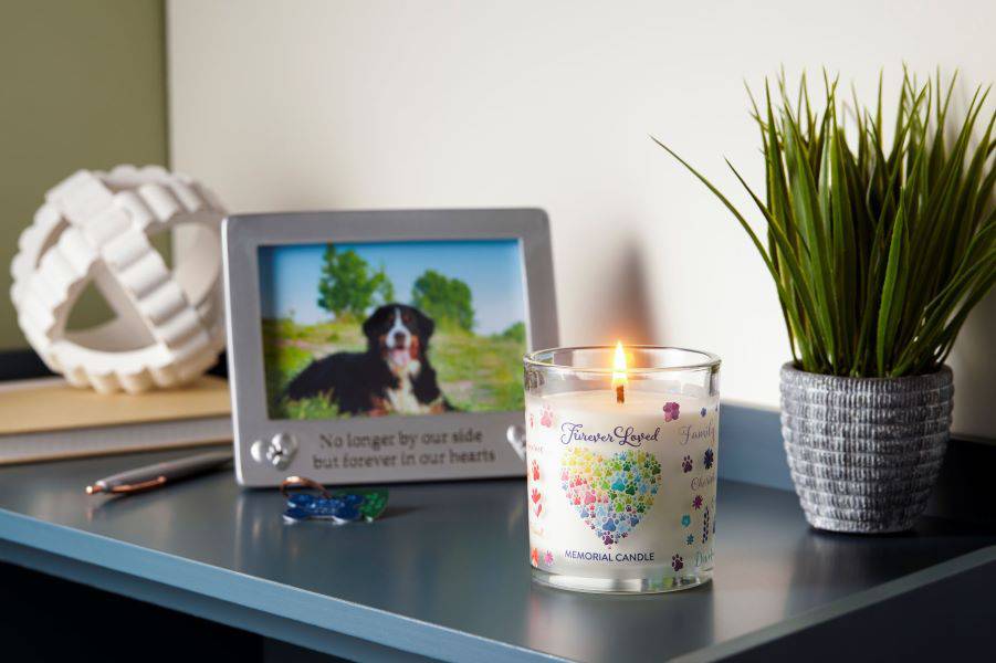 Vela conmemorativa Furever Loved