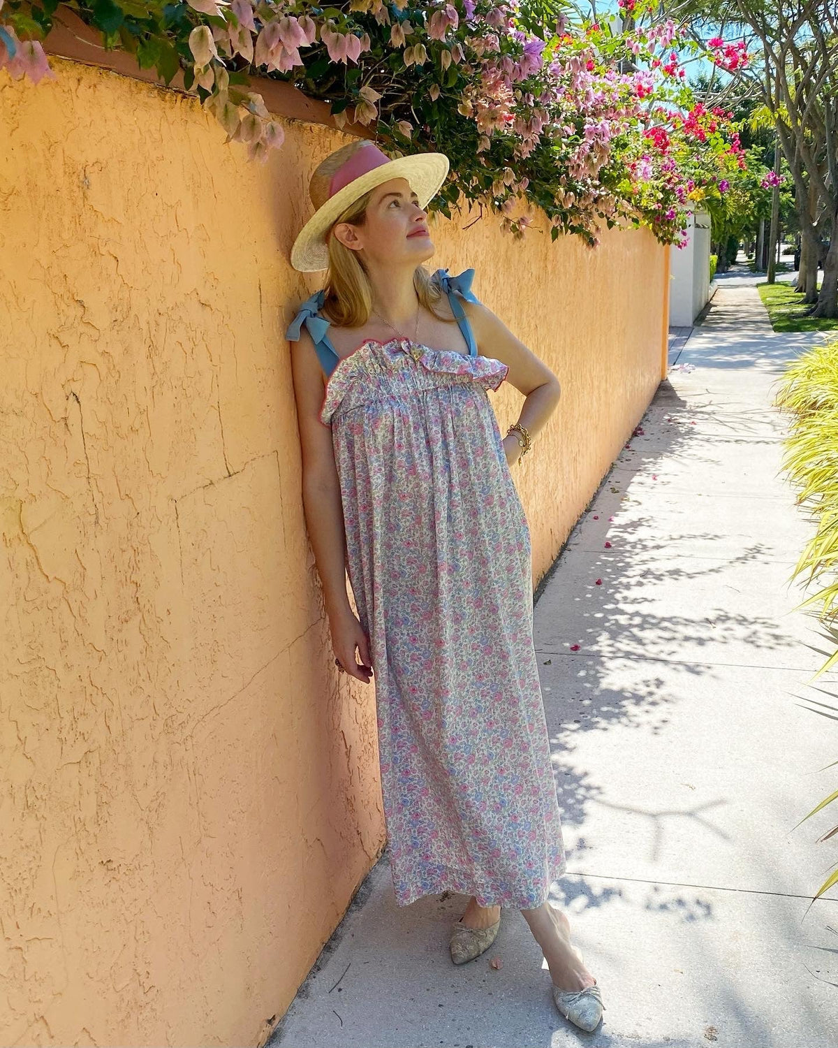 Sombrero para el sol Zinnia - Ancho y corto, con cinta blanca para tenis y croquet