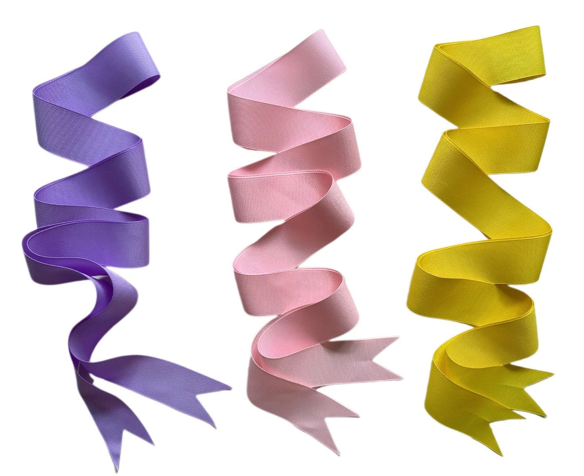 Paquete de cintas largas de grogrén en tonos lila, rosa y amarillo para sombreros de sol de niña.