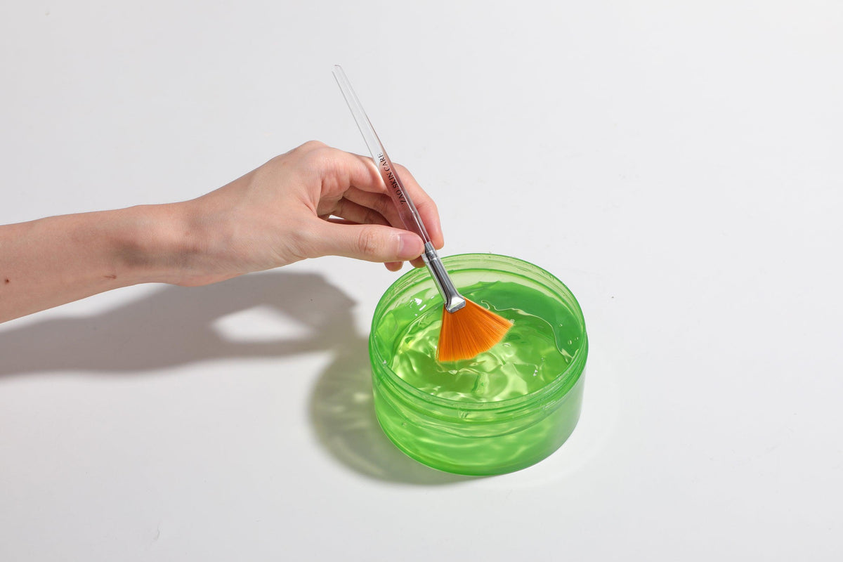 Pincel de abanico para mascarillas con cerdas sintéticas y mango acrílico