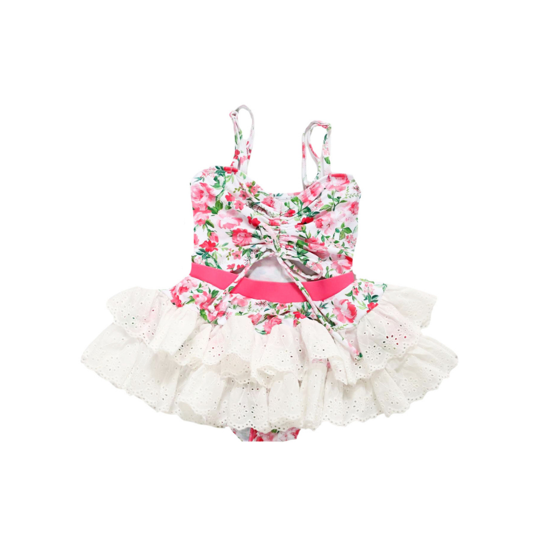Traje de baño de una pieza con estampado floral al atardecer