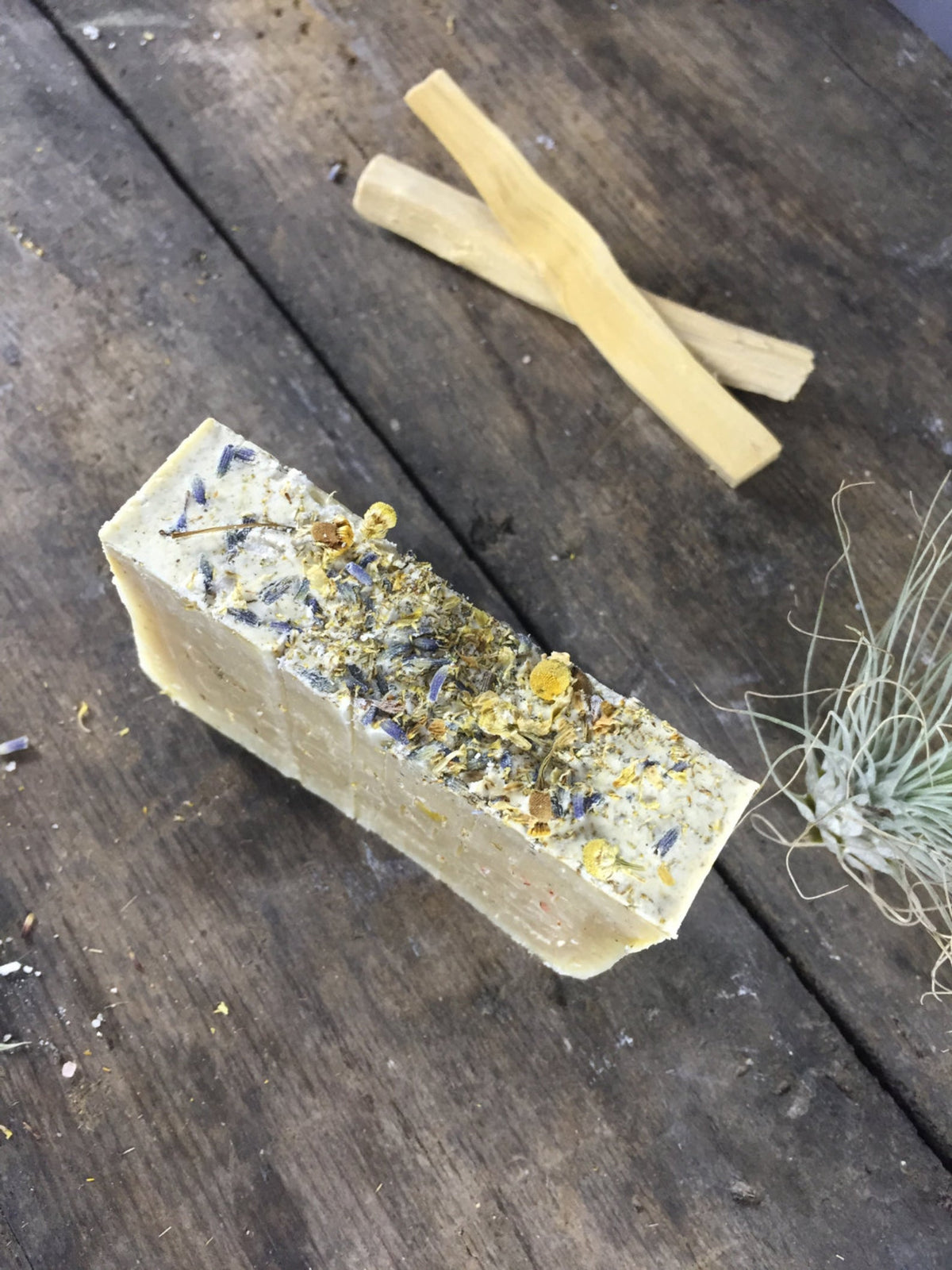 Jabón vegano calmante de lavanda y manzanilla