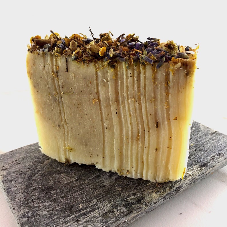 Jabón vegano calmante de lavanda y manzanilla