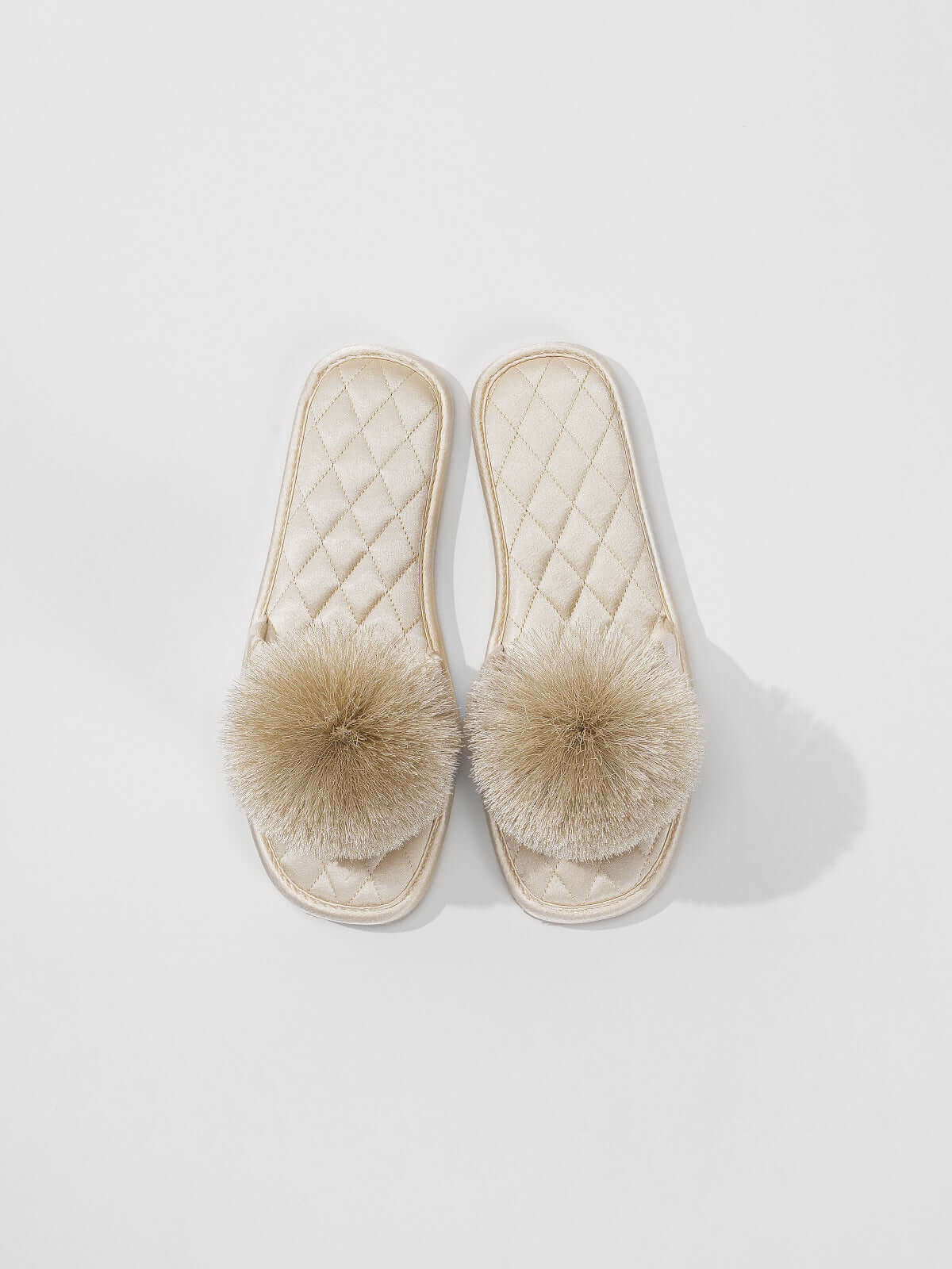 Pantoufles brodées d'inspiration asiatique