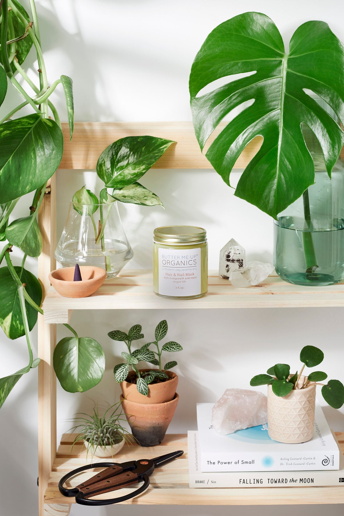 Mascarilla para cabello y uñas para un crecimiento del cabello largo y uñas sanas.