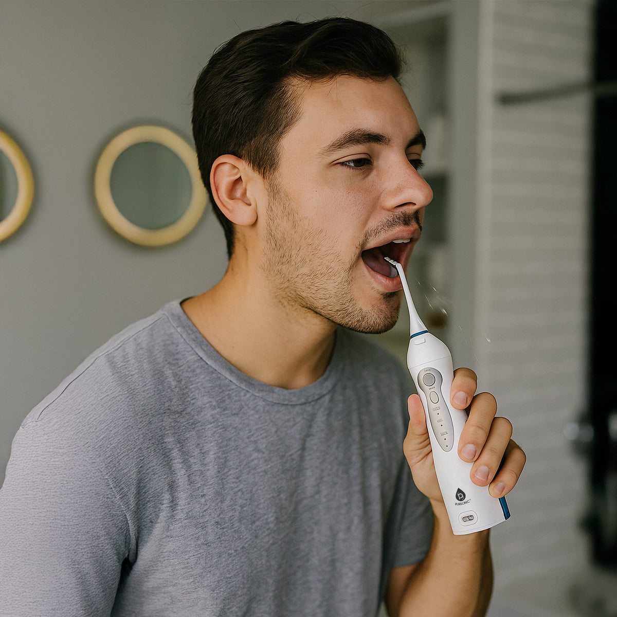 Irrigador bucal recargable