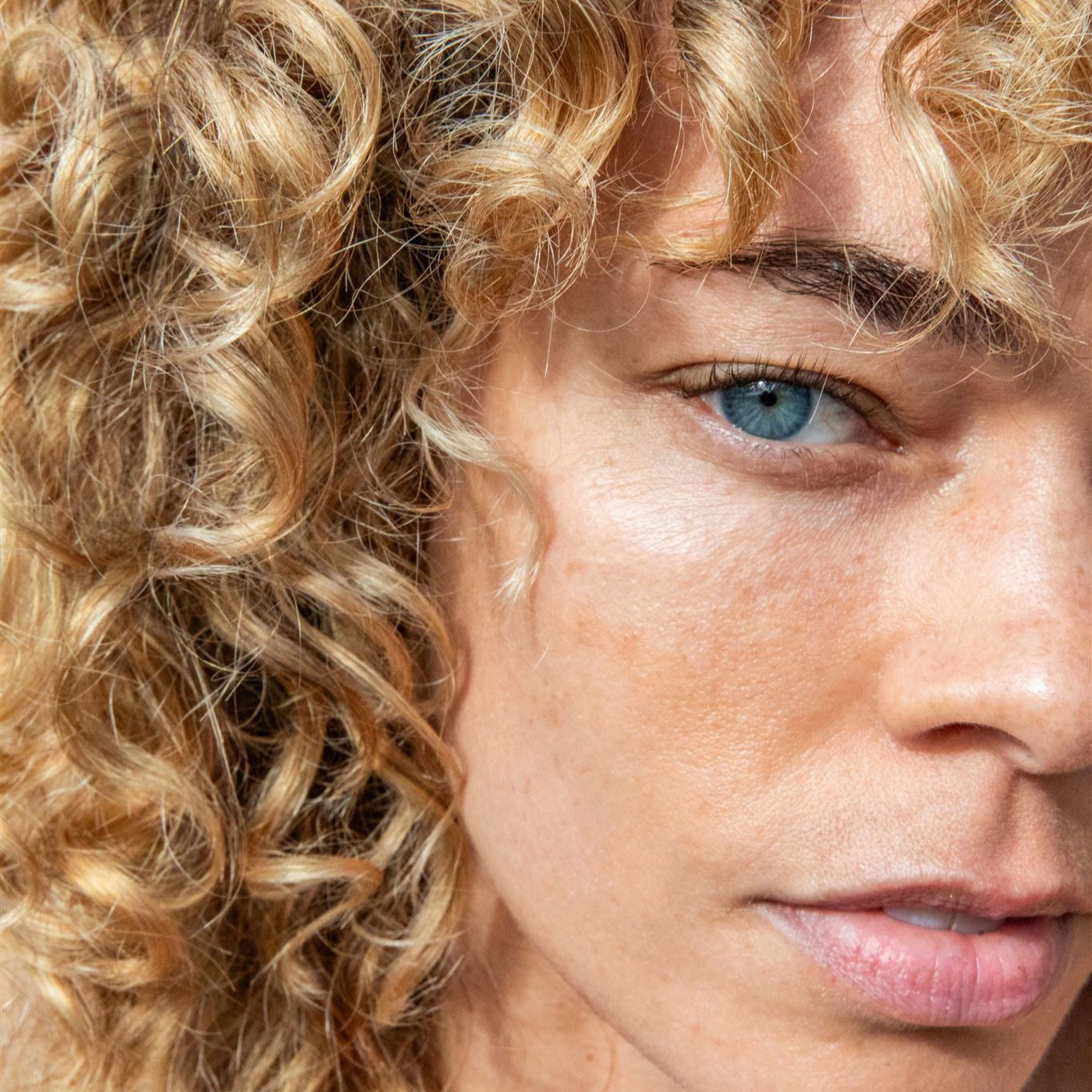 Limpiador y mascarilla Pitta | Granos limpiadores ayurvédicos para piel sensible e inflamada