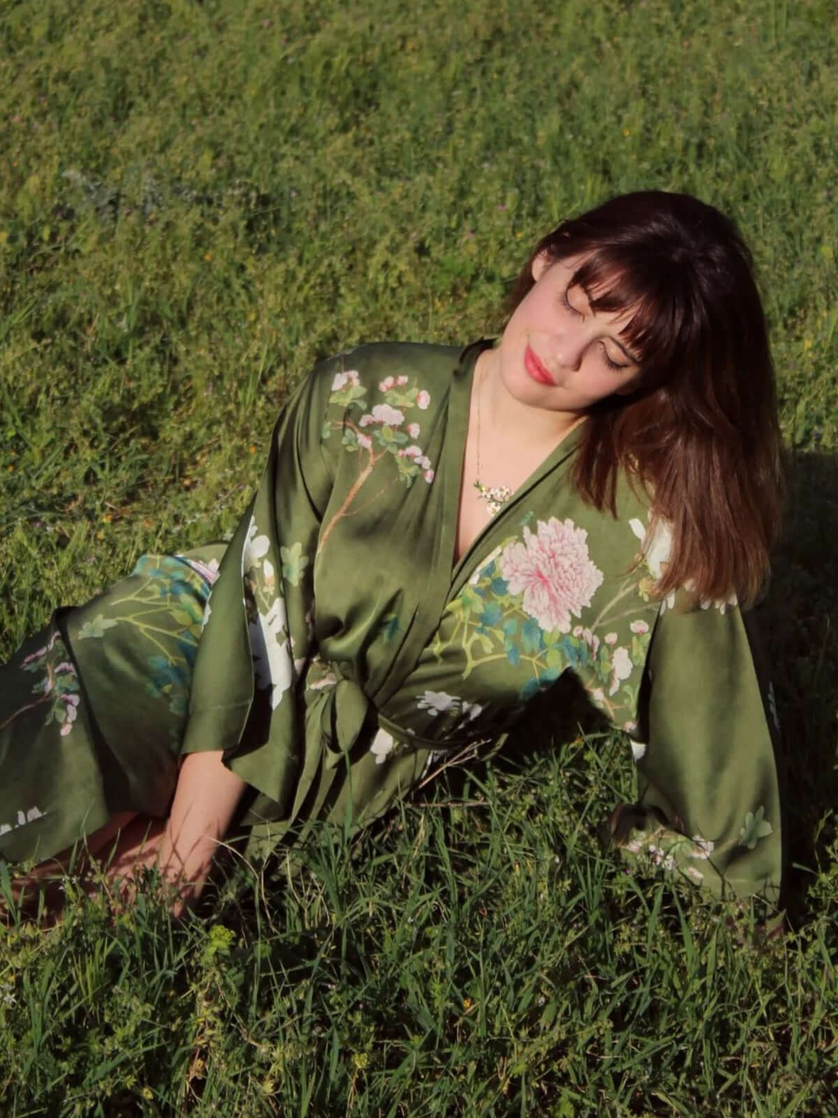 Bata kimono floral de oliva