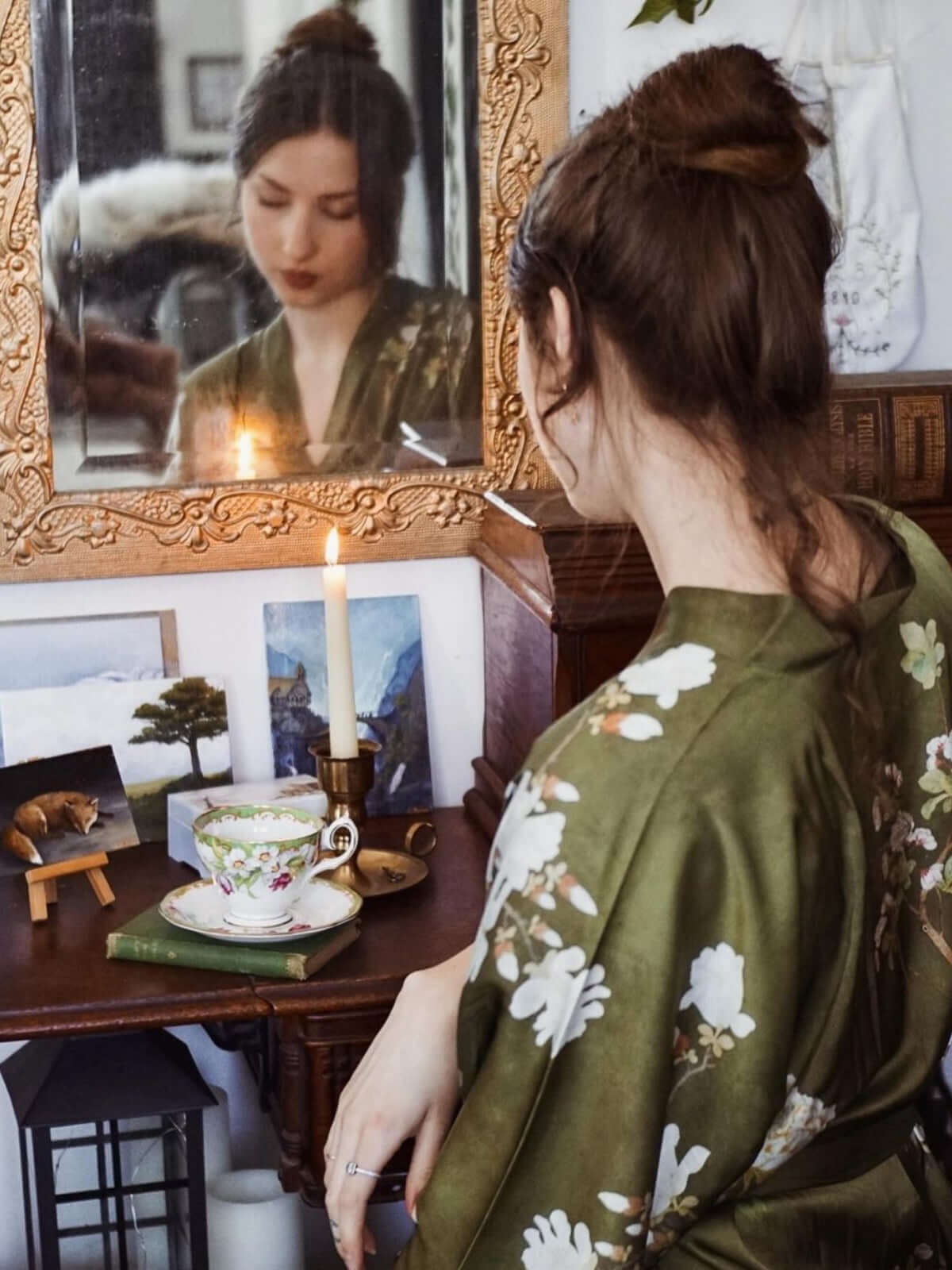 Bata kimono floral de oliva