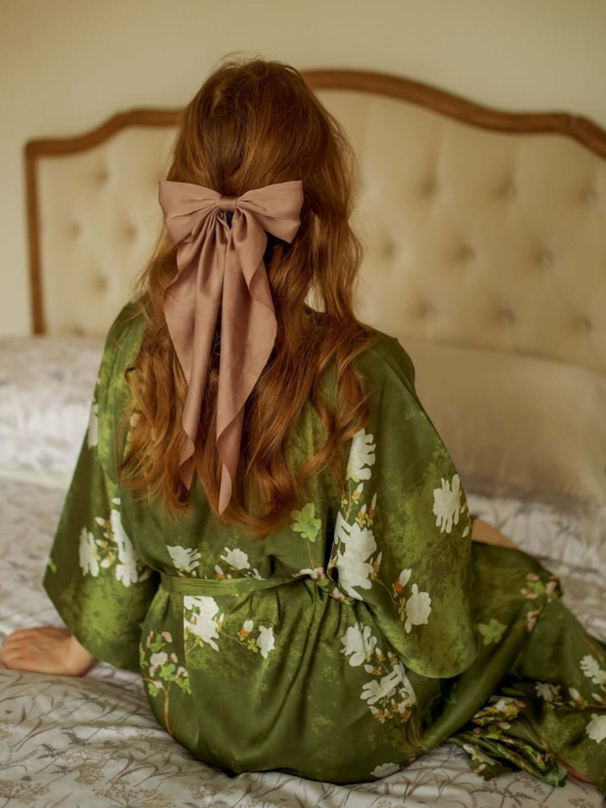 Bata kimono floral de oliva