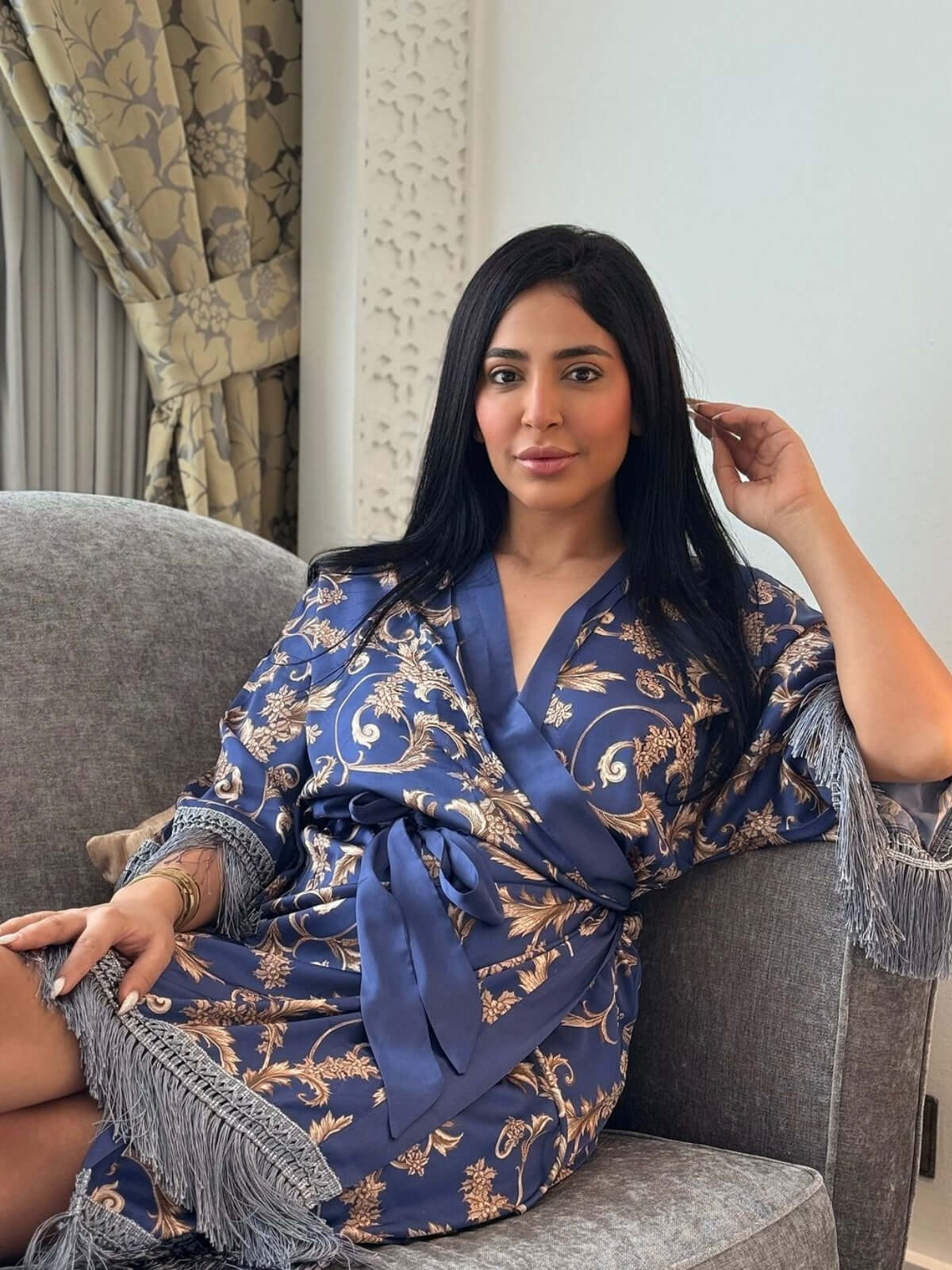 Bata kimono azul con borlas