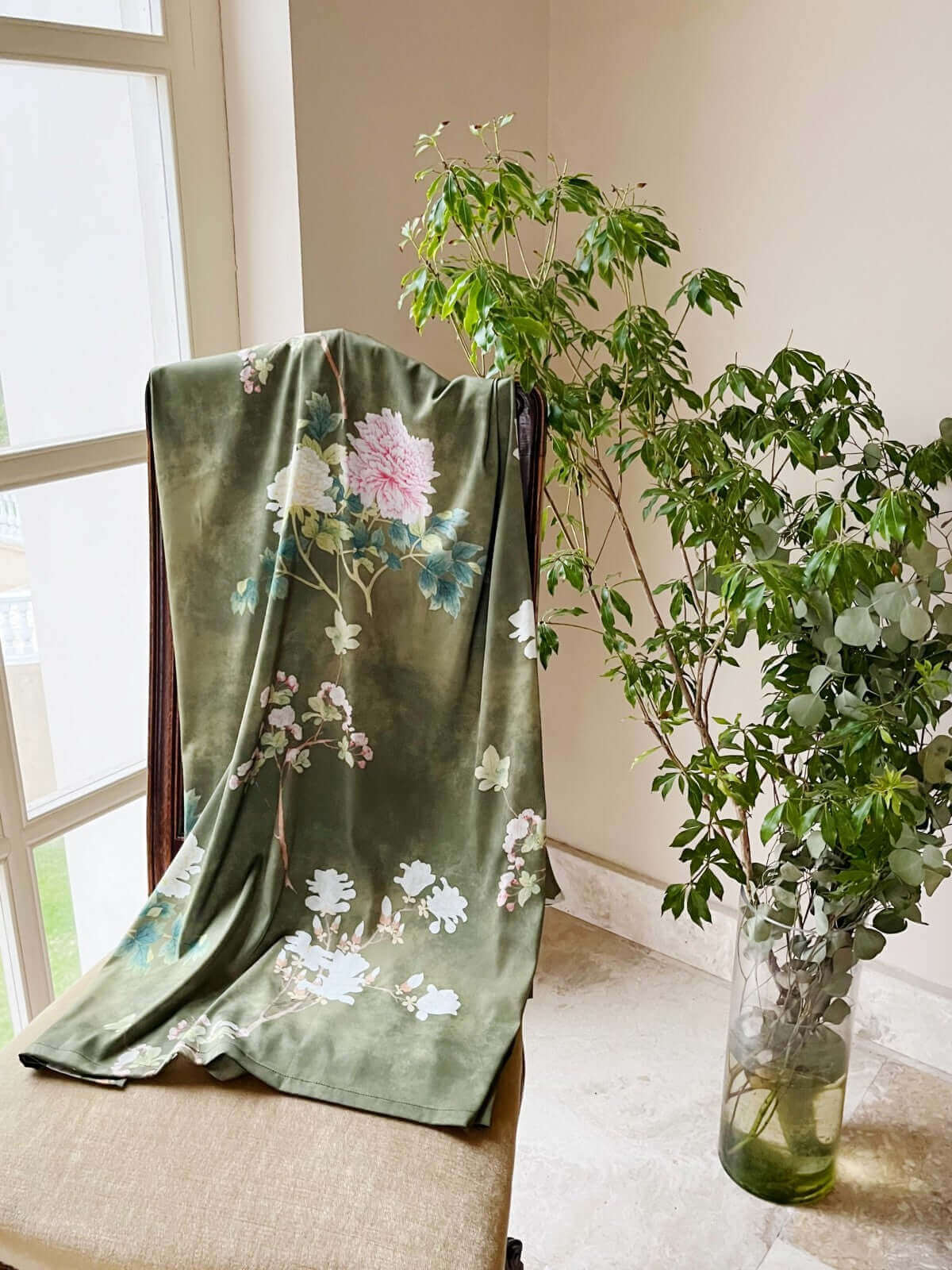 Bata kimono floral de oliva