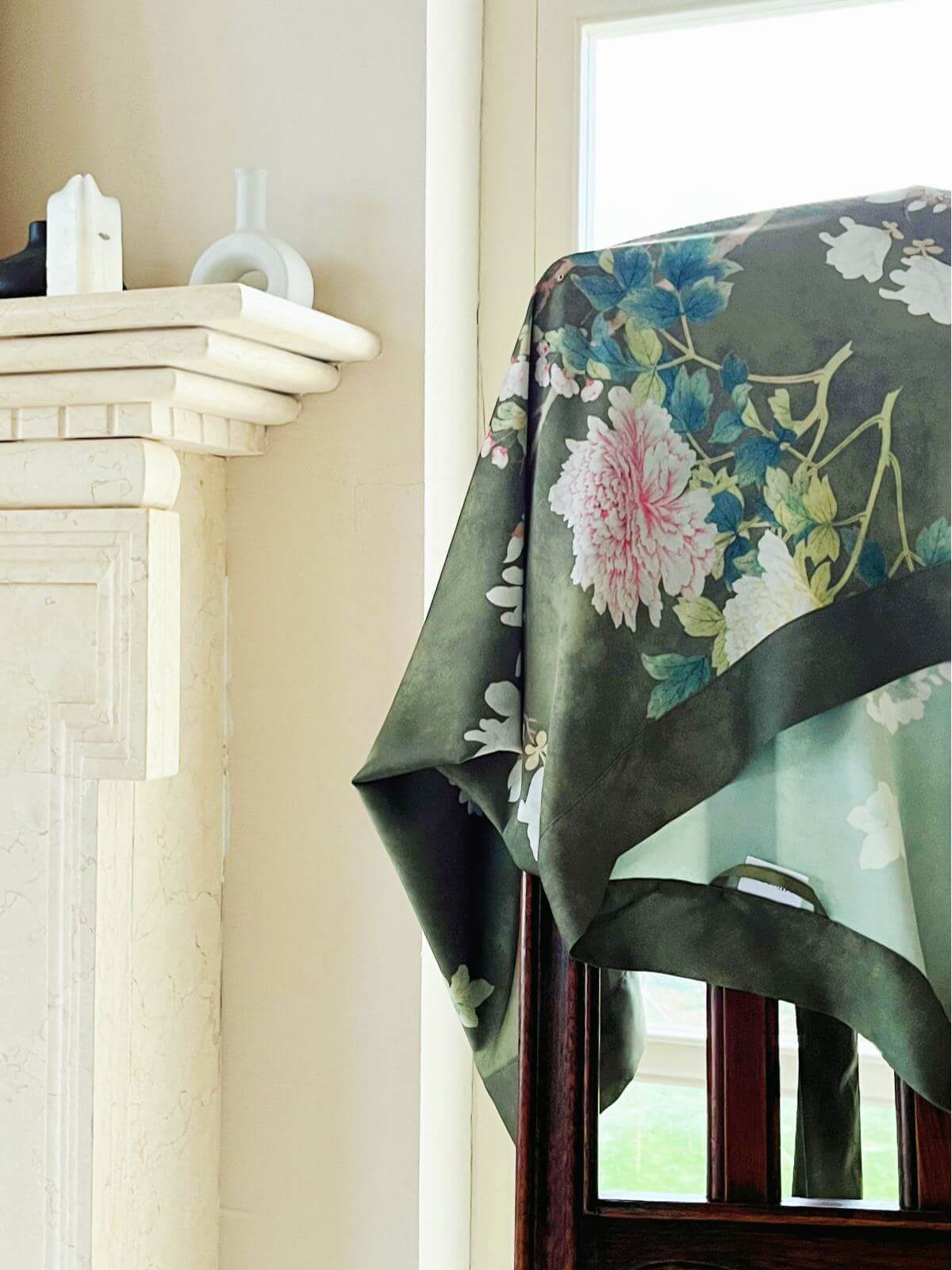 Bata kimono floral de oliva
