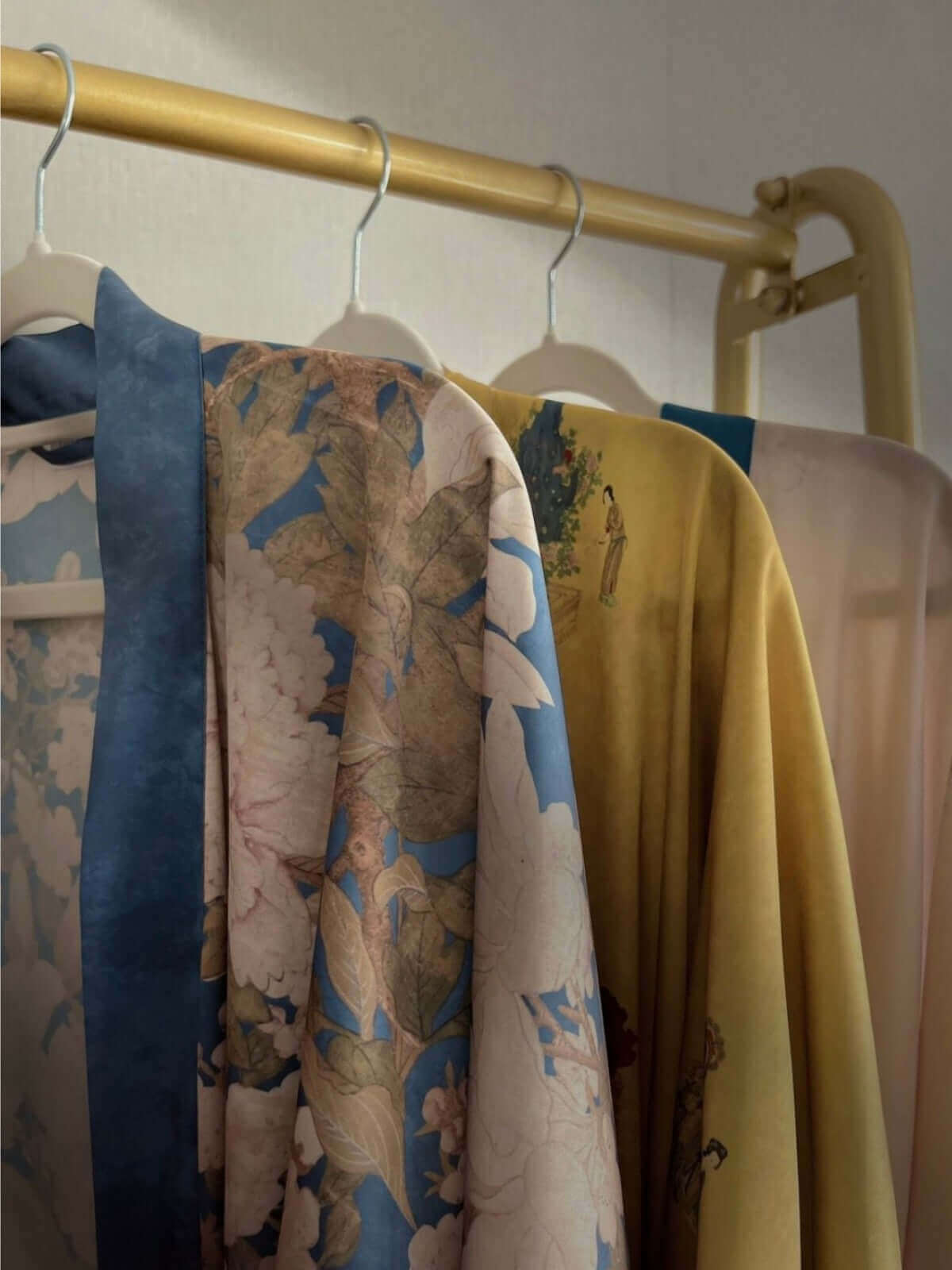 Bata kimono azul floral