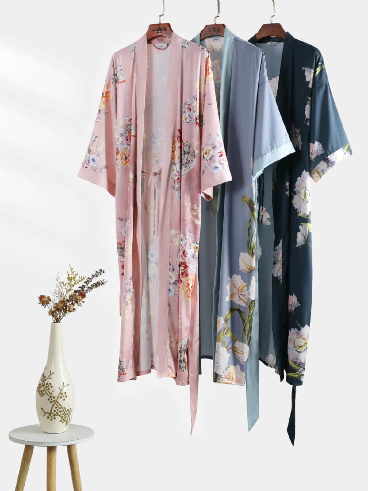 Bata kimono con flores de peonía
