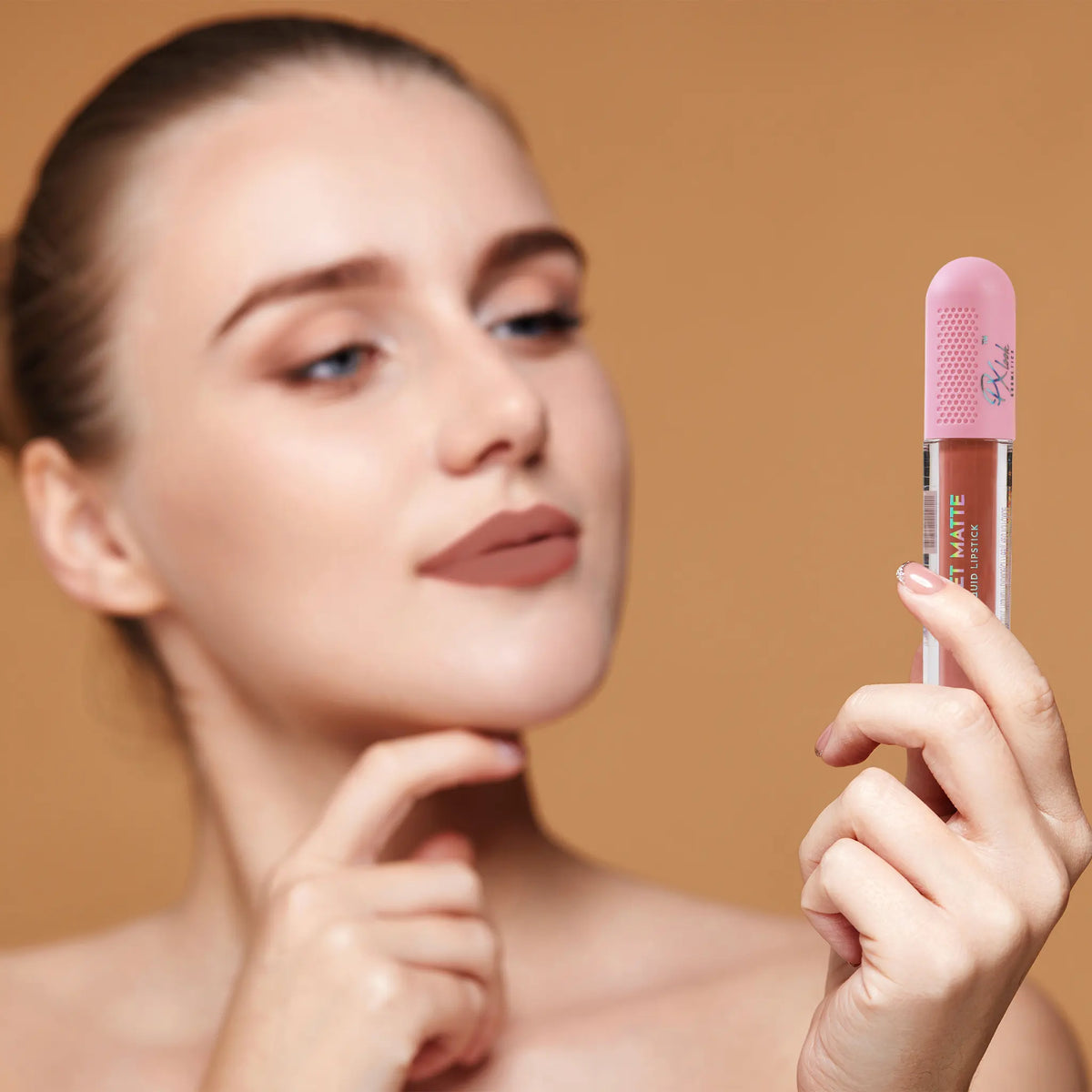 Lápiz labial líquido mate aterciopelado