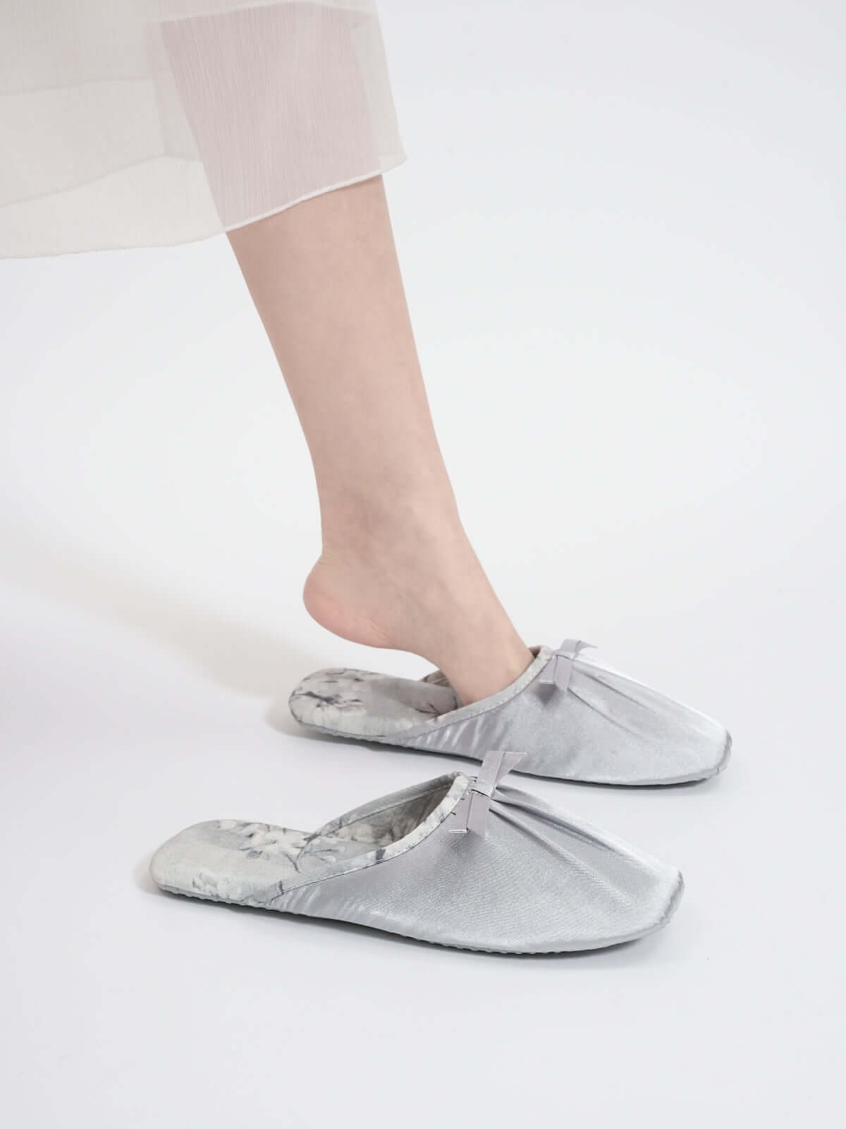 Chaussons à imprimé floral encre
