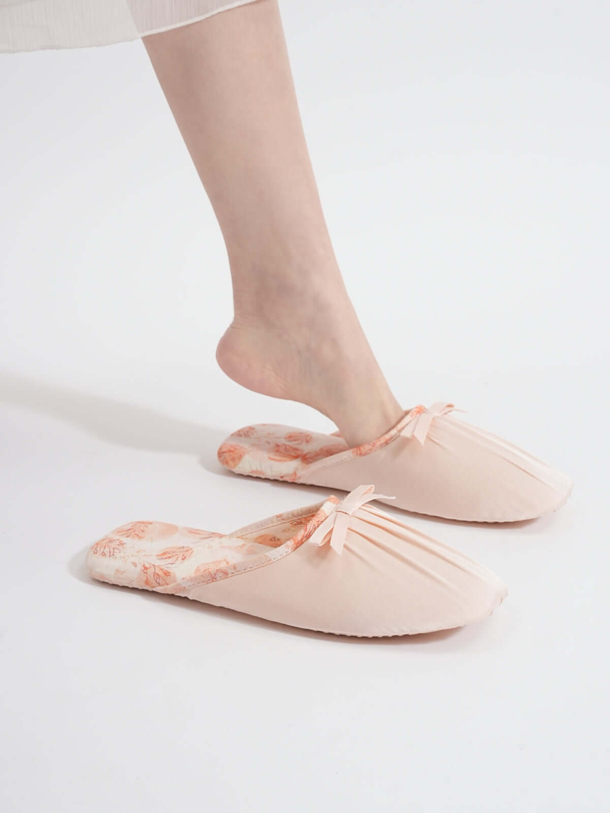 Chaussons à imprimé floral encre