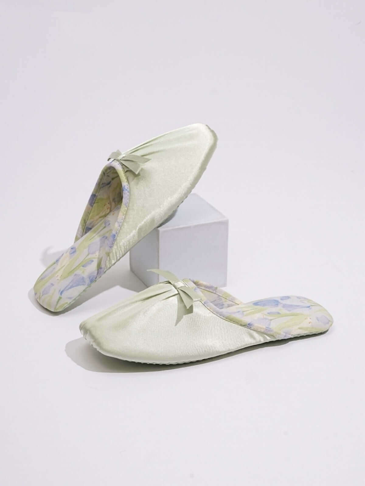 Chaussons à imprimé floral encre