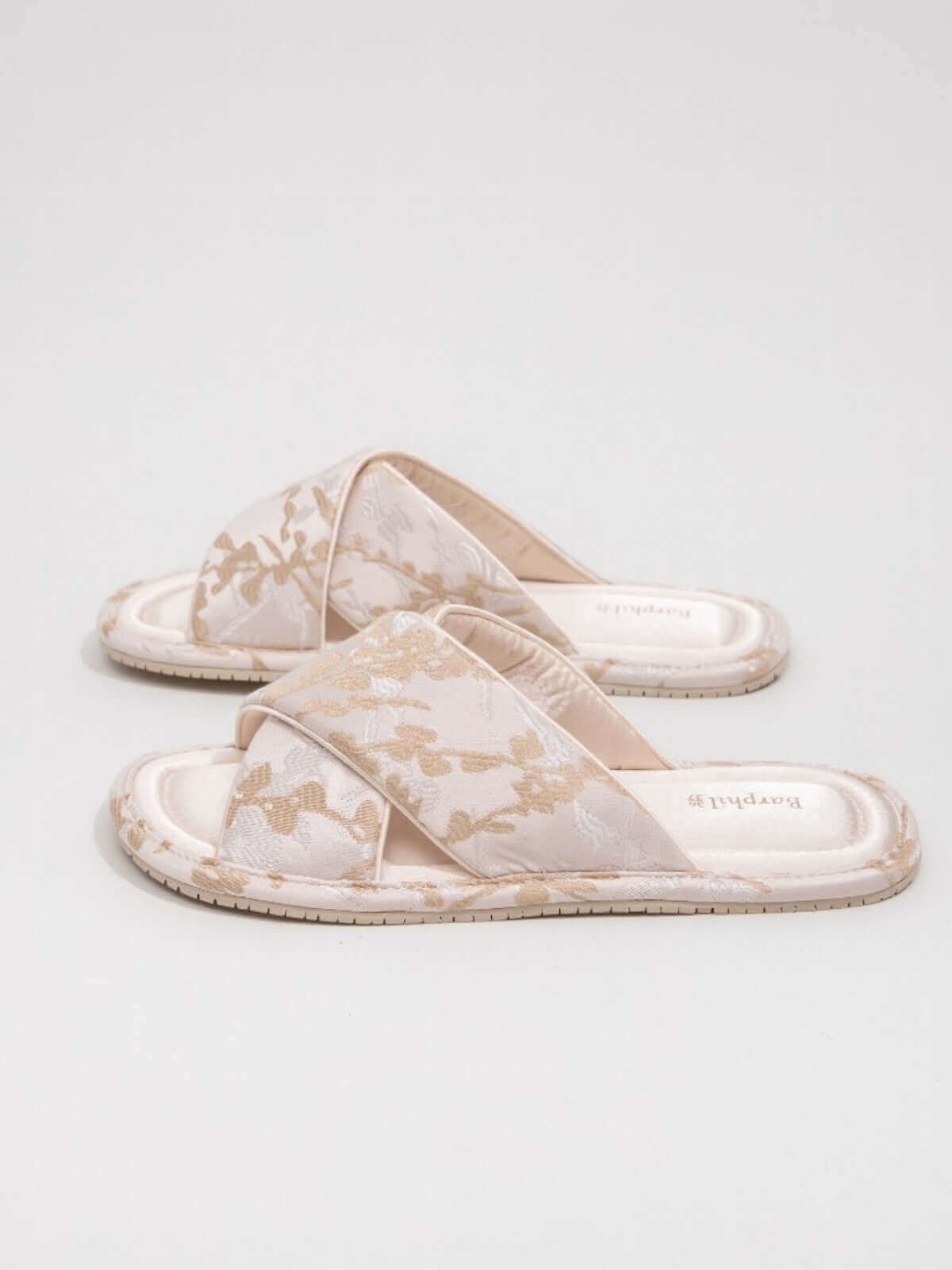 Mules brodées classiques à brides croisées