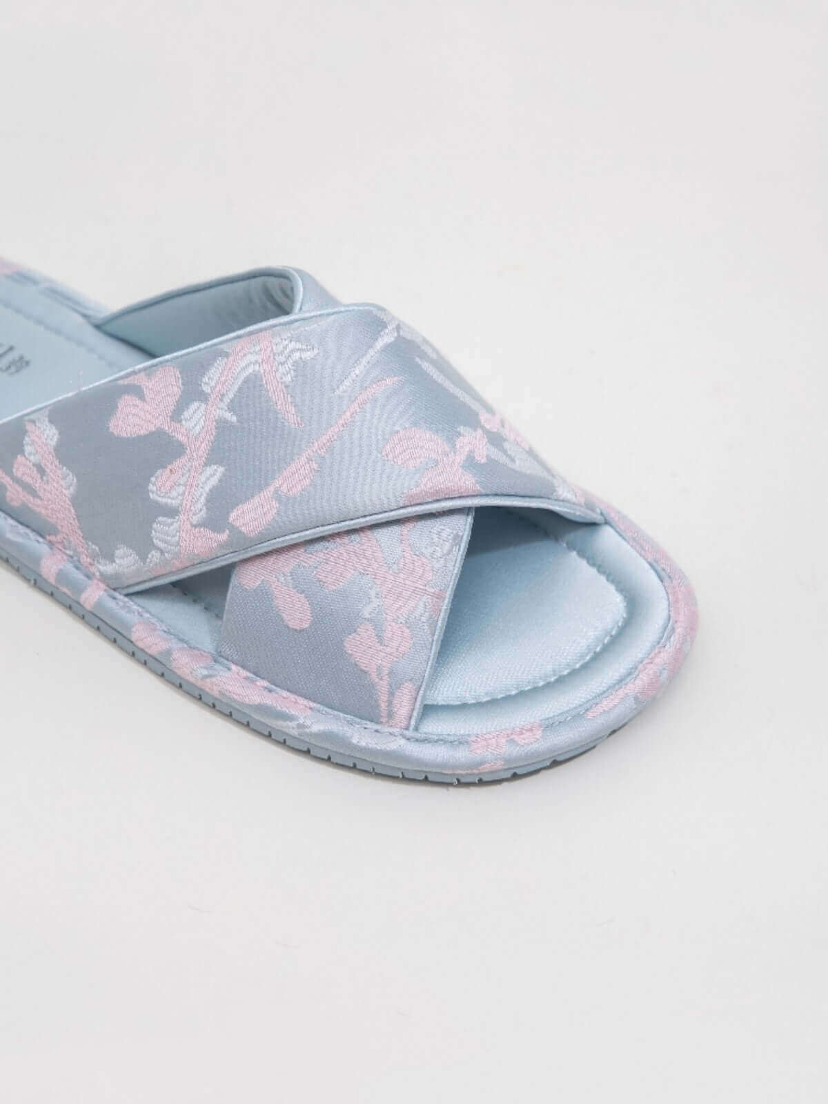 Mules brodées classiques à brides croisées