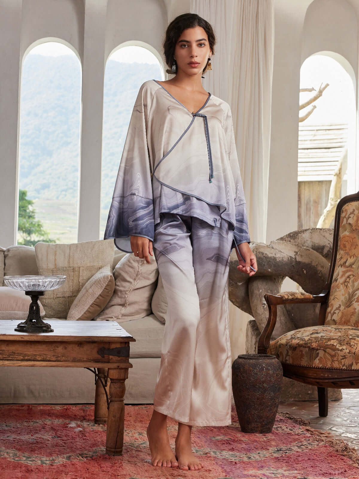 Conjunto de pijama de 2 piezas con blusa y pantalón con pintura de textura vintage asiática