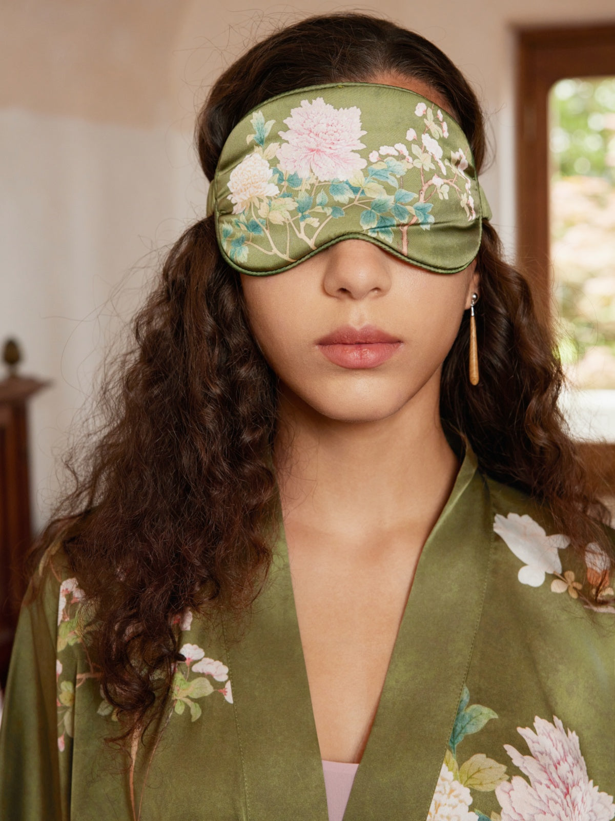 Bata kimono floral de oliva
