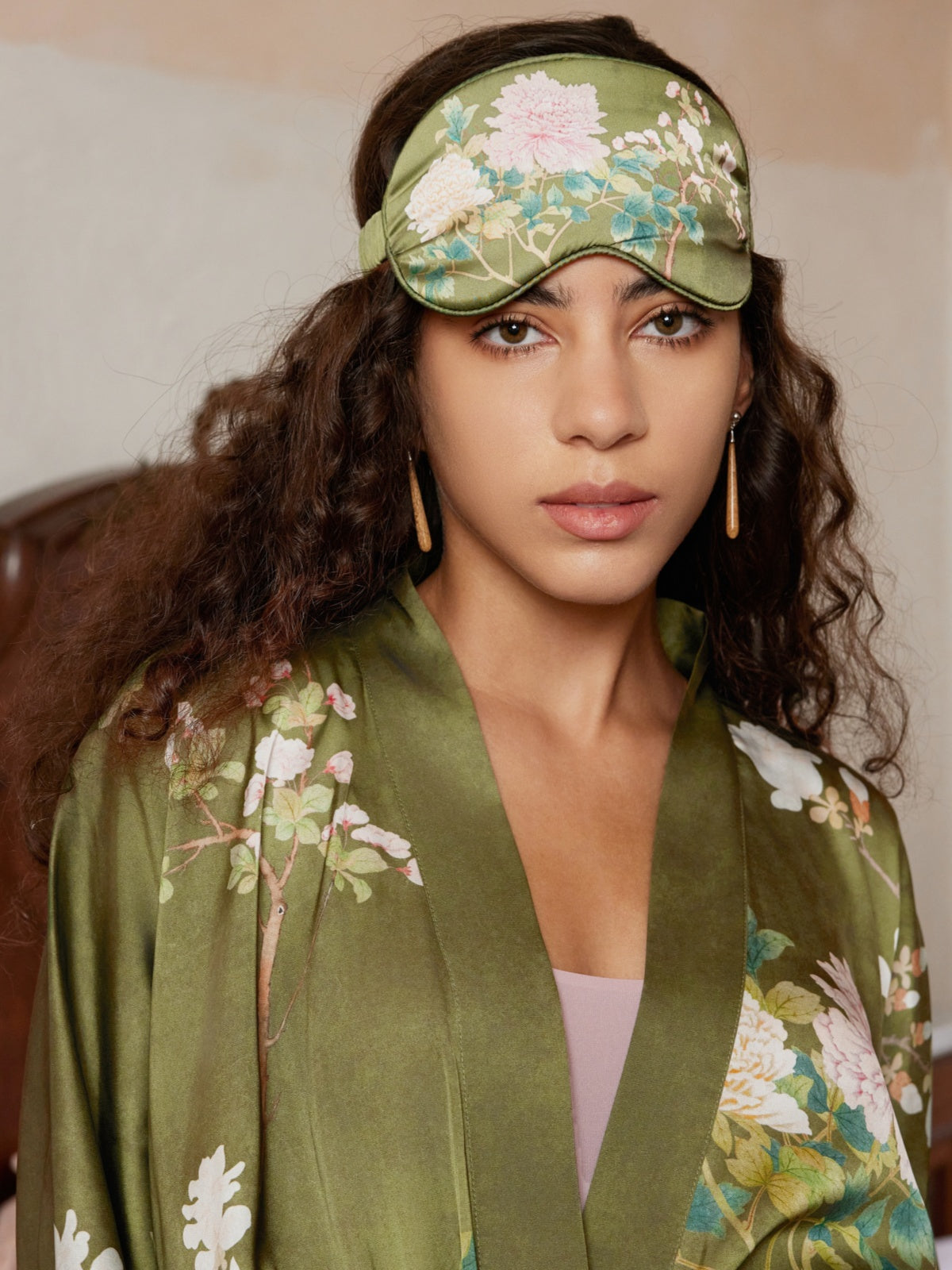 Bata kimono floral de oliva
