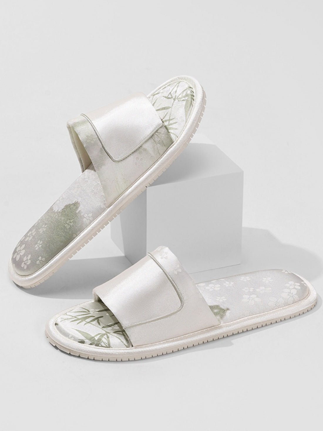 Nouvelles pantoufles en satin jacquard oriental