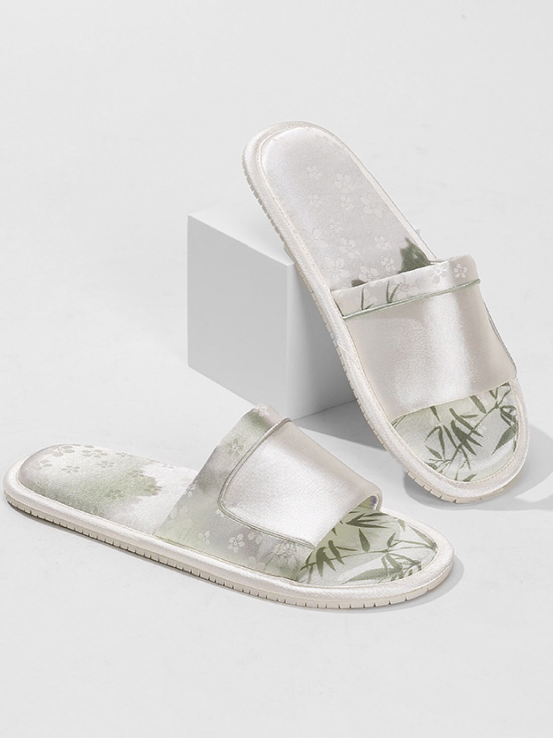 Nouvelles pantoufles en satin jacquard oriental