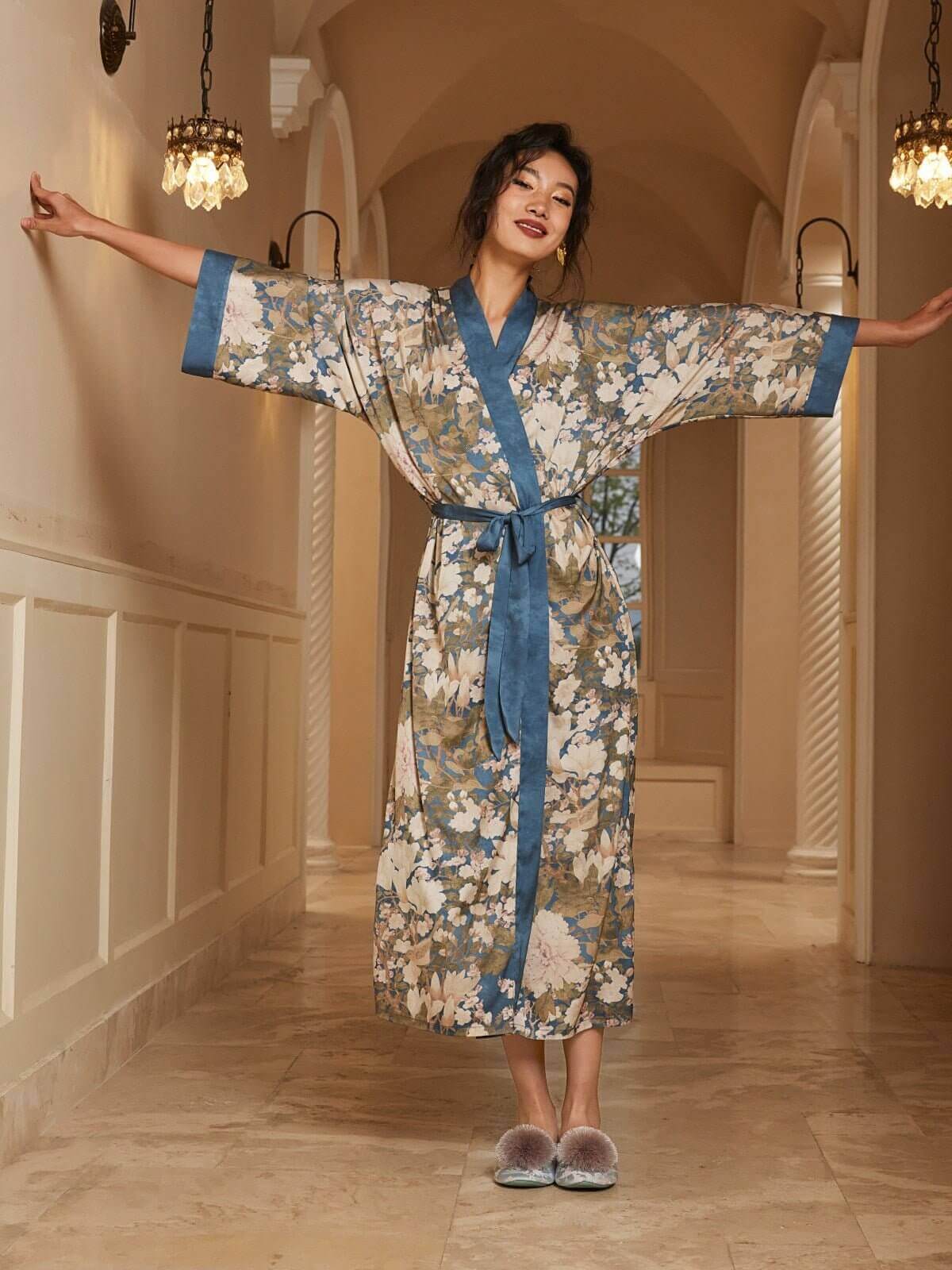 Bata kimono azul floral