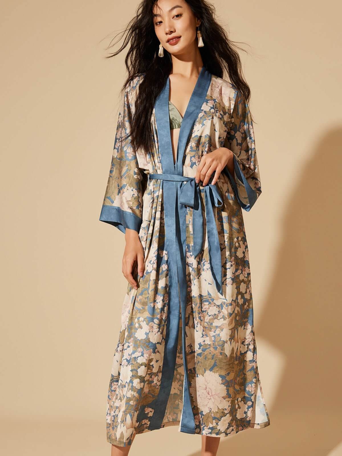 Bata kimono azul floral