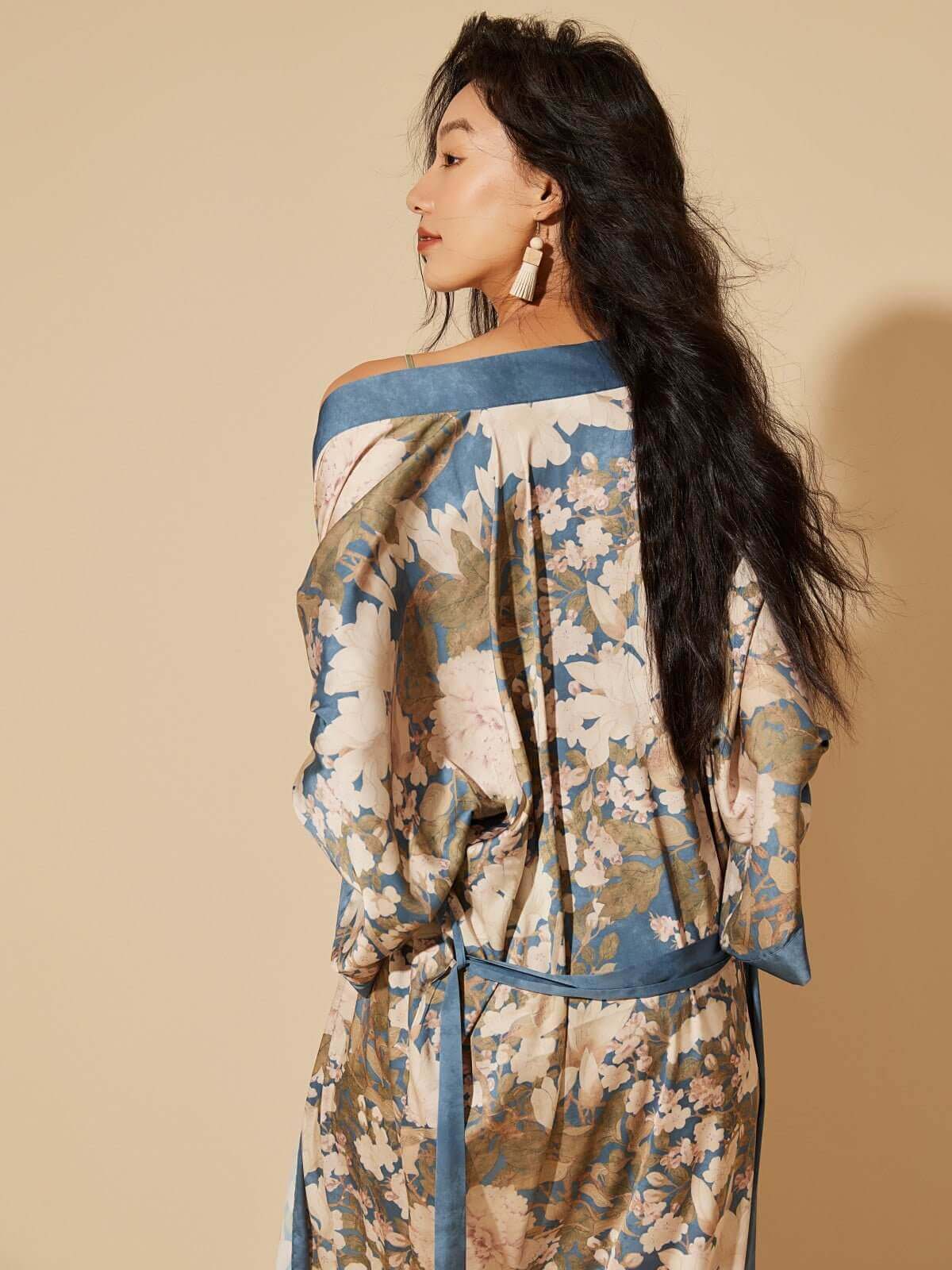 Bata kimono azul floral