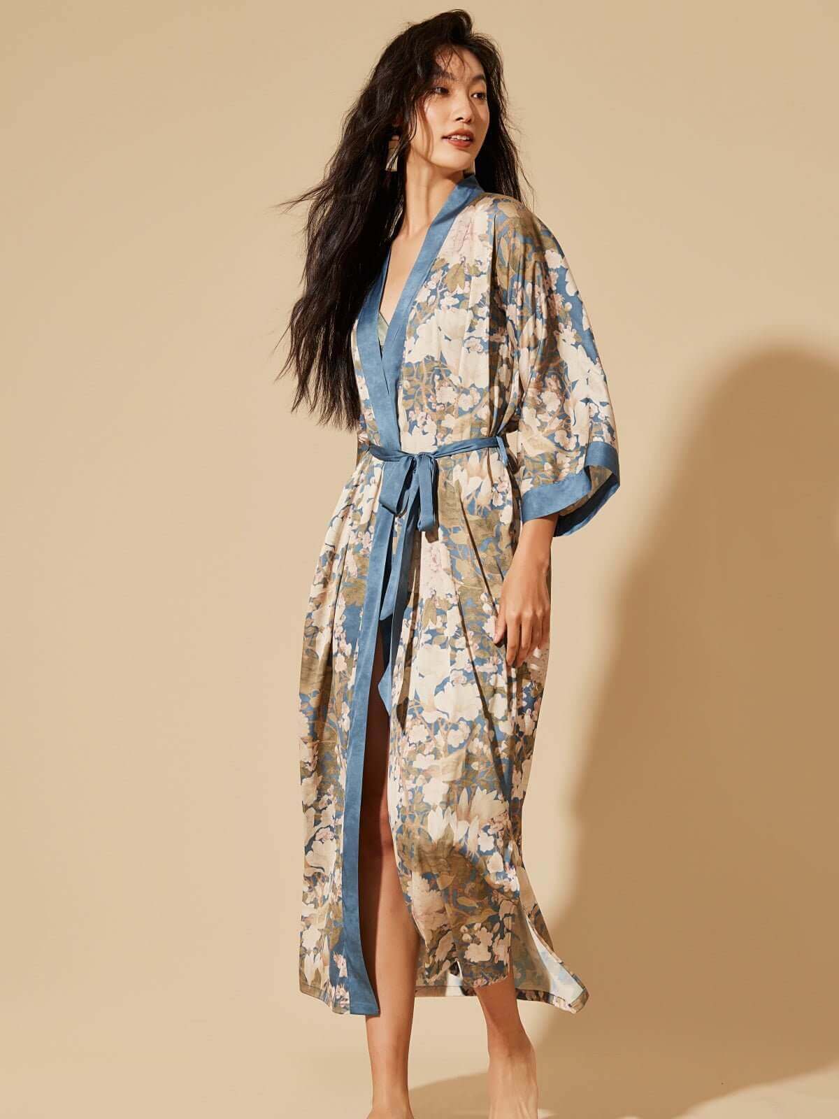 Bata kimono azul floral