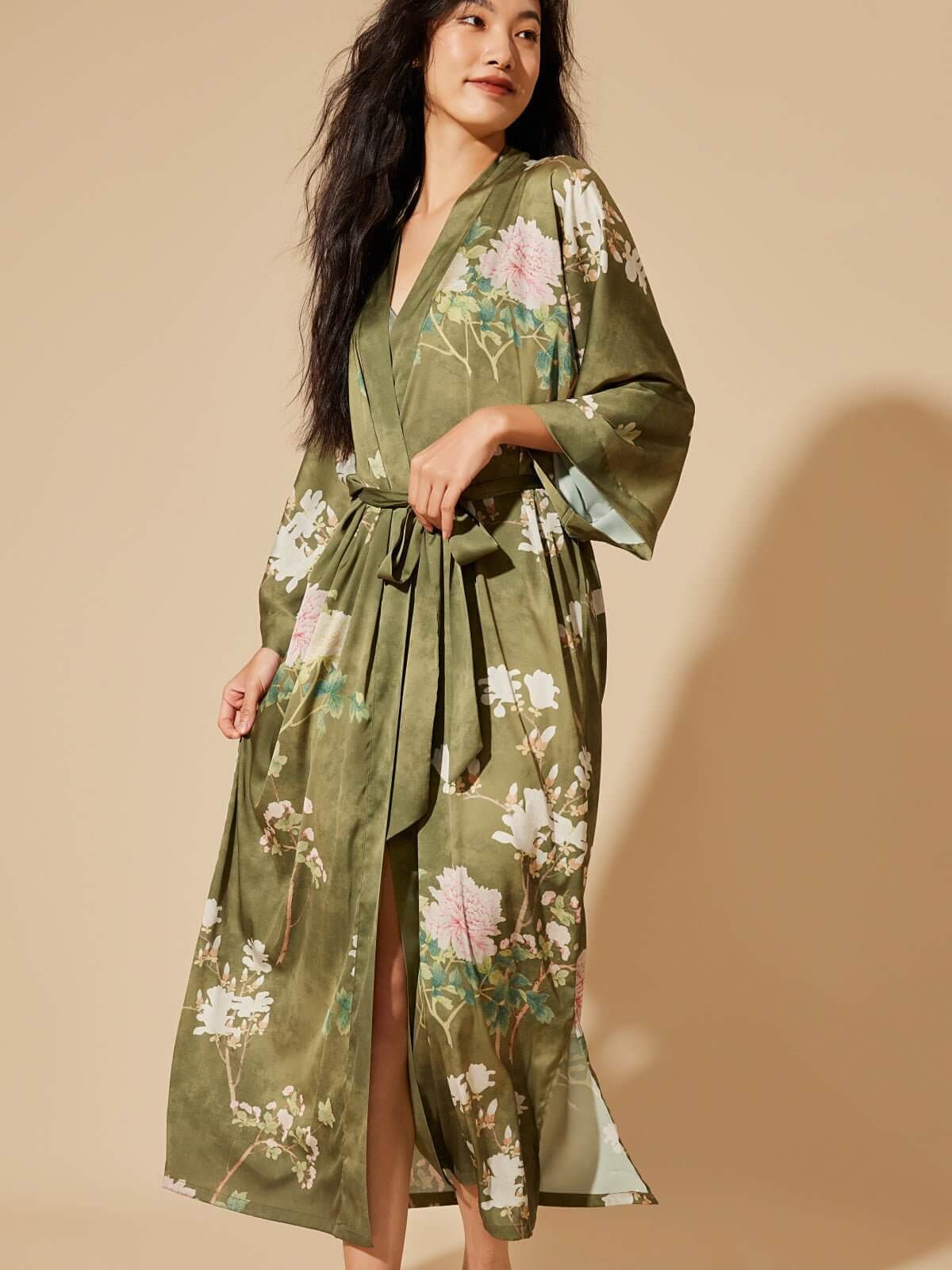 Bata kimono floral de oliva