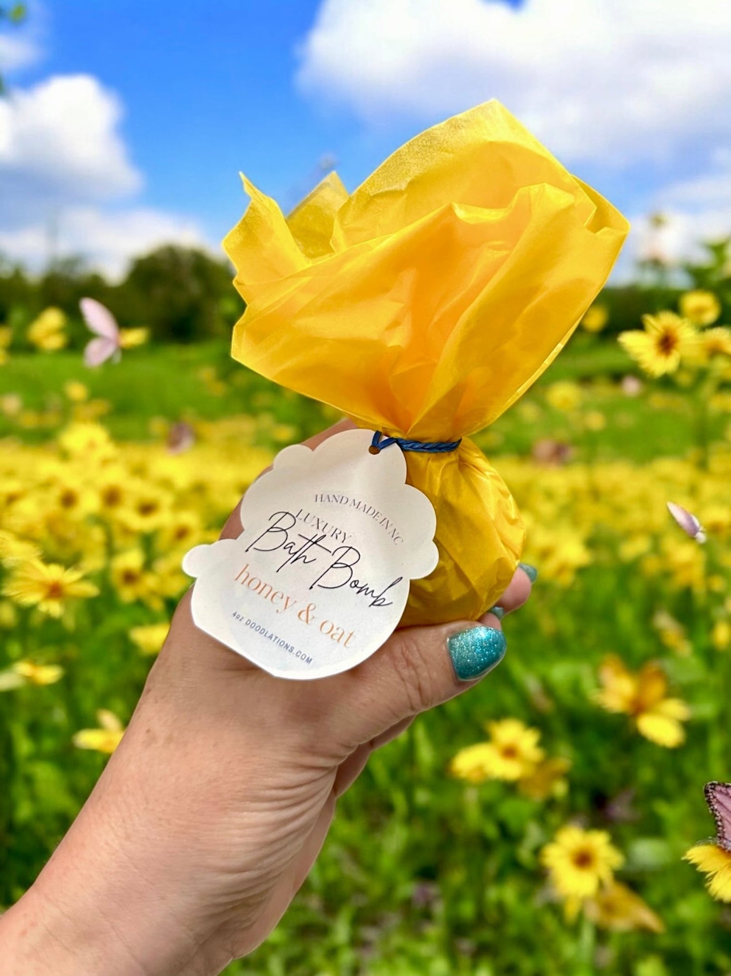 Honey & Oat Bath Bomb | Daily Health & Beauty