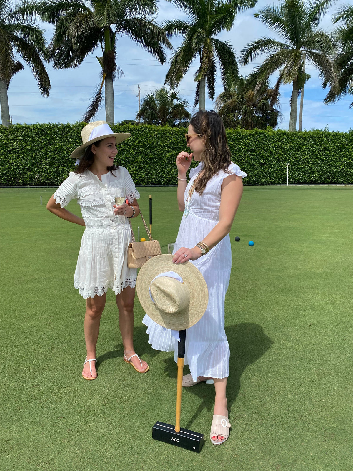 Sombrero para el sol Zinnia - Ancho y corto, con cinta blanca para tenis y croquet