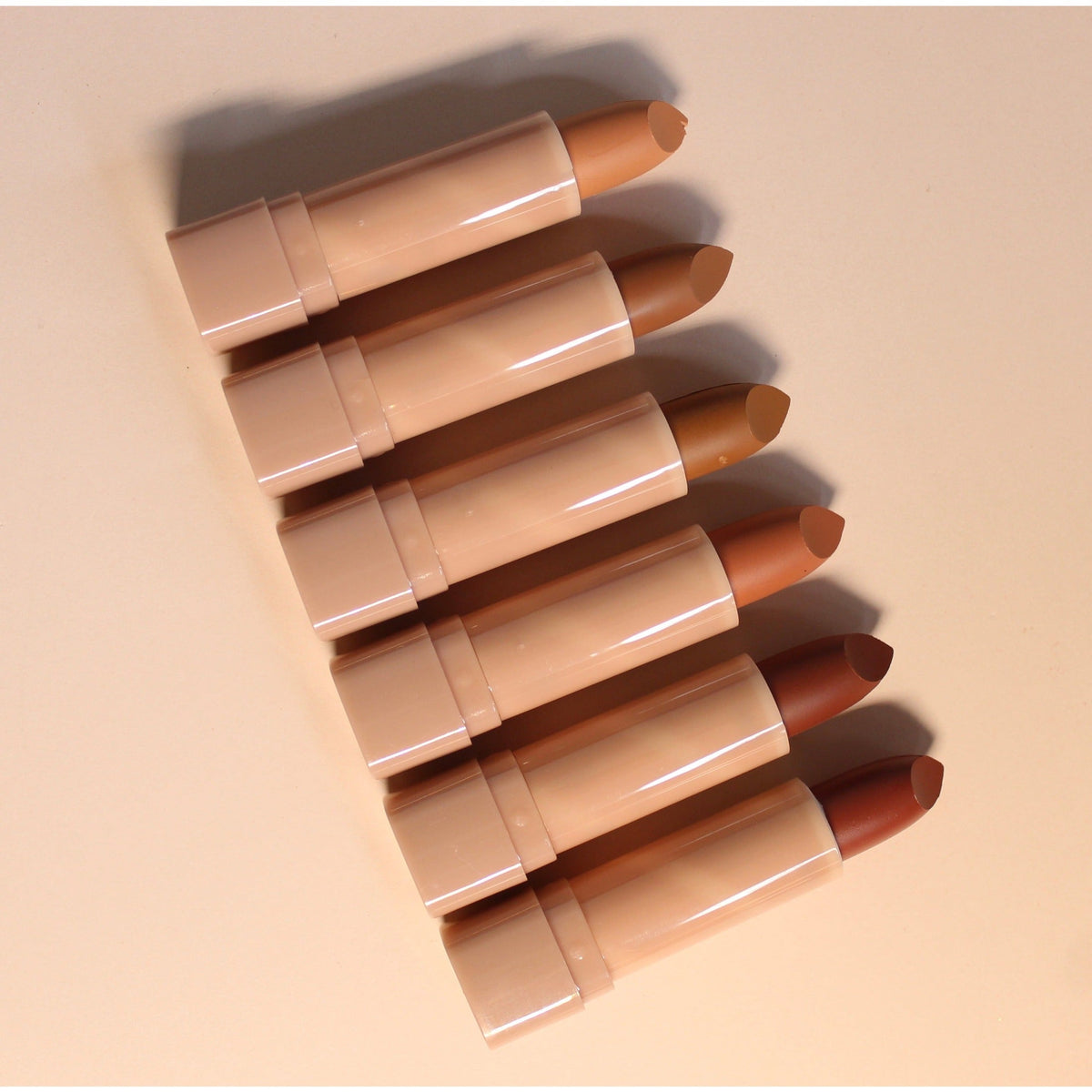 Lápiz labial nude mate suave