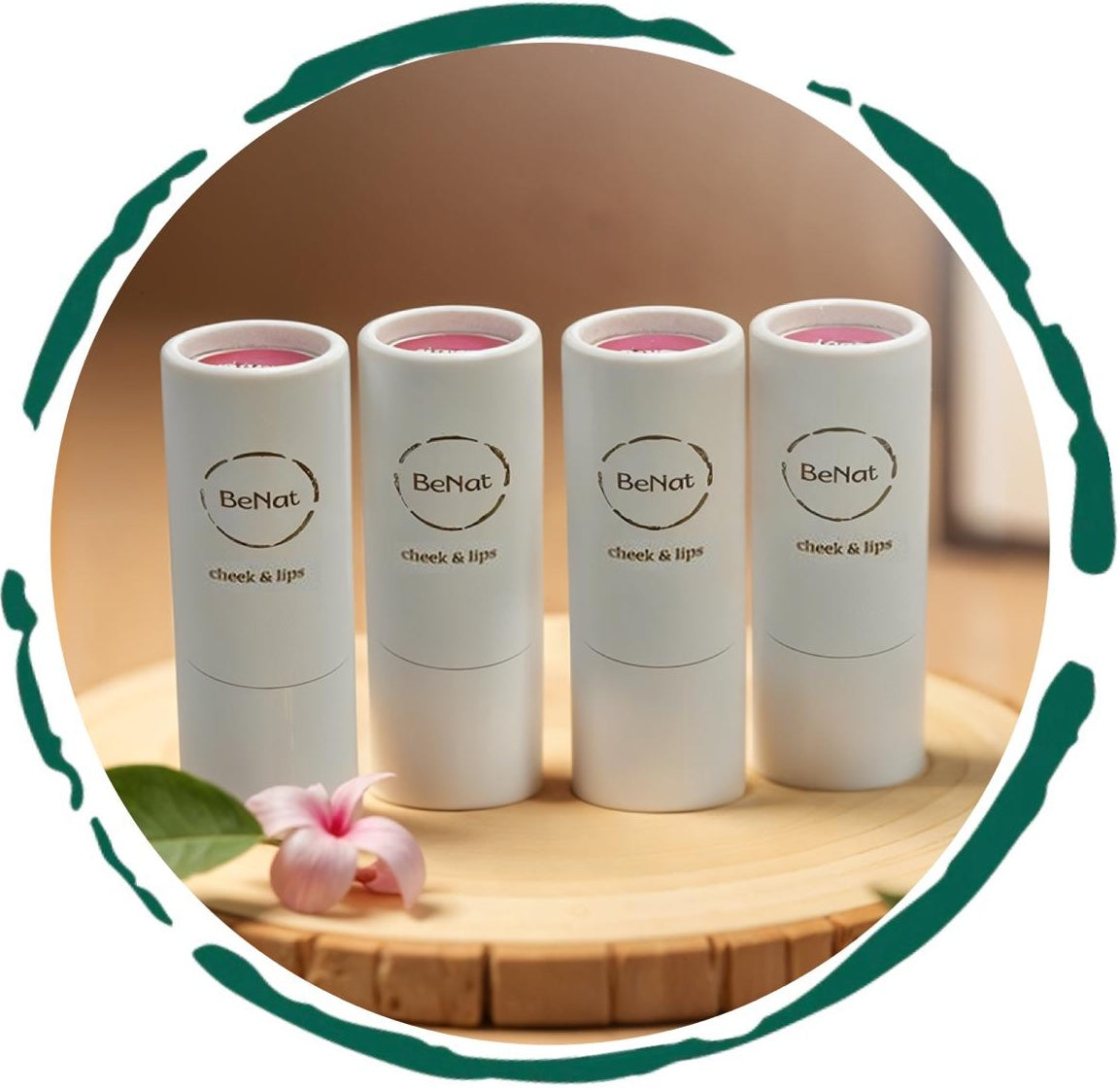 Lip & Cheek Bloom. Lápiz labial natural 2 en 1 para un color vibrante.