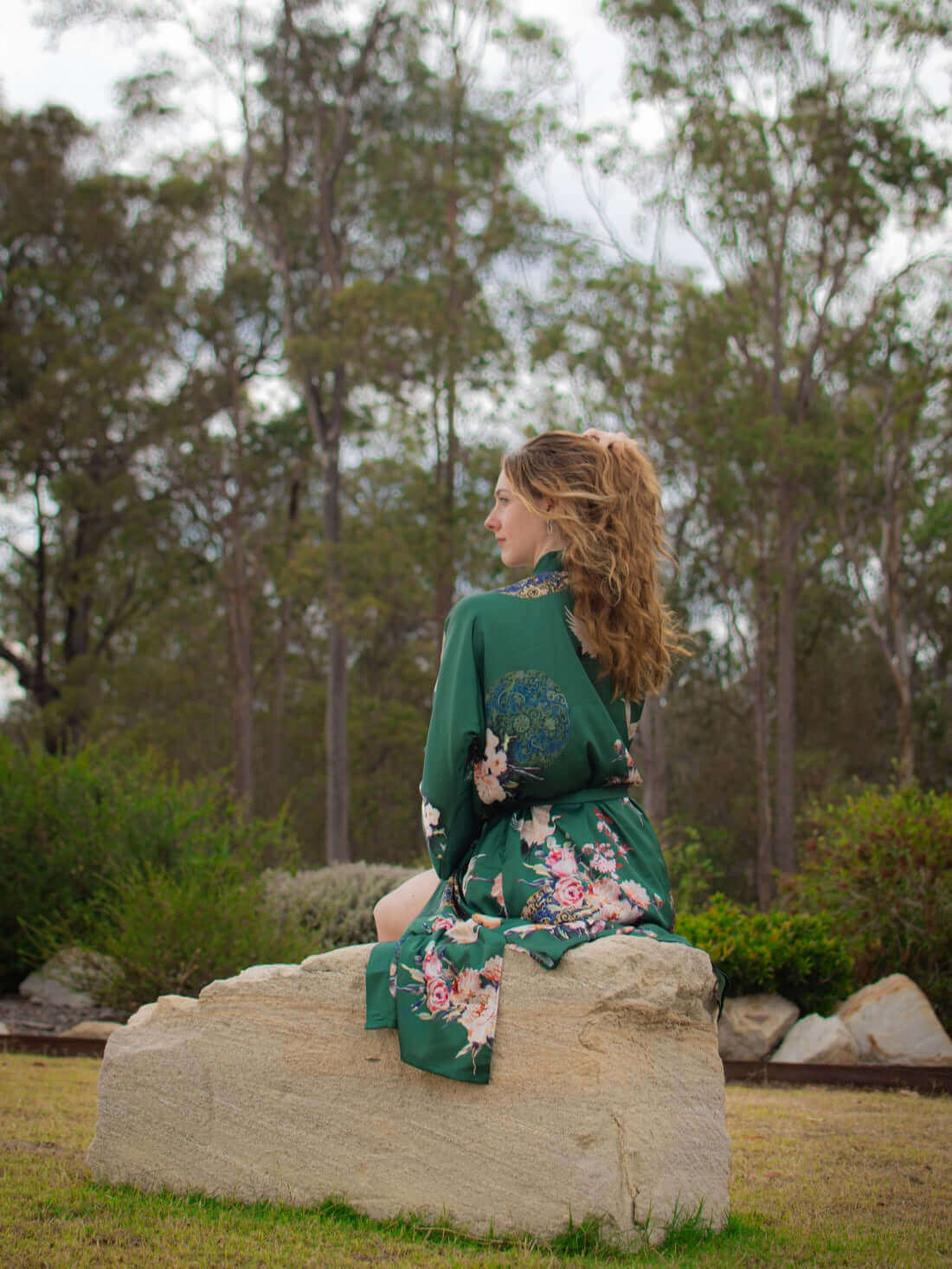 Bata kimono verde de grulla de jardín