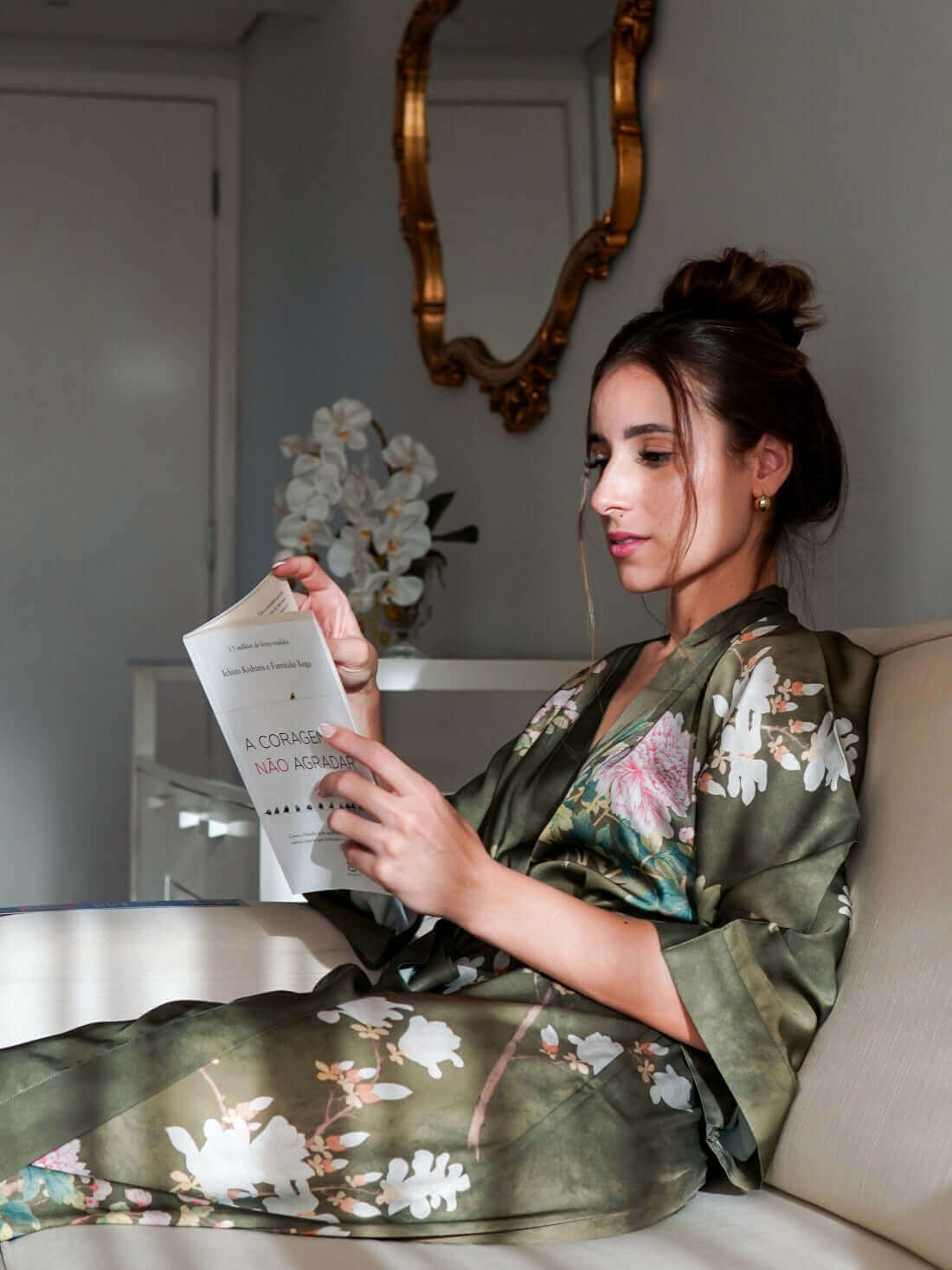 Bata kimono floral de oliva