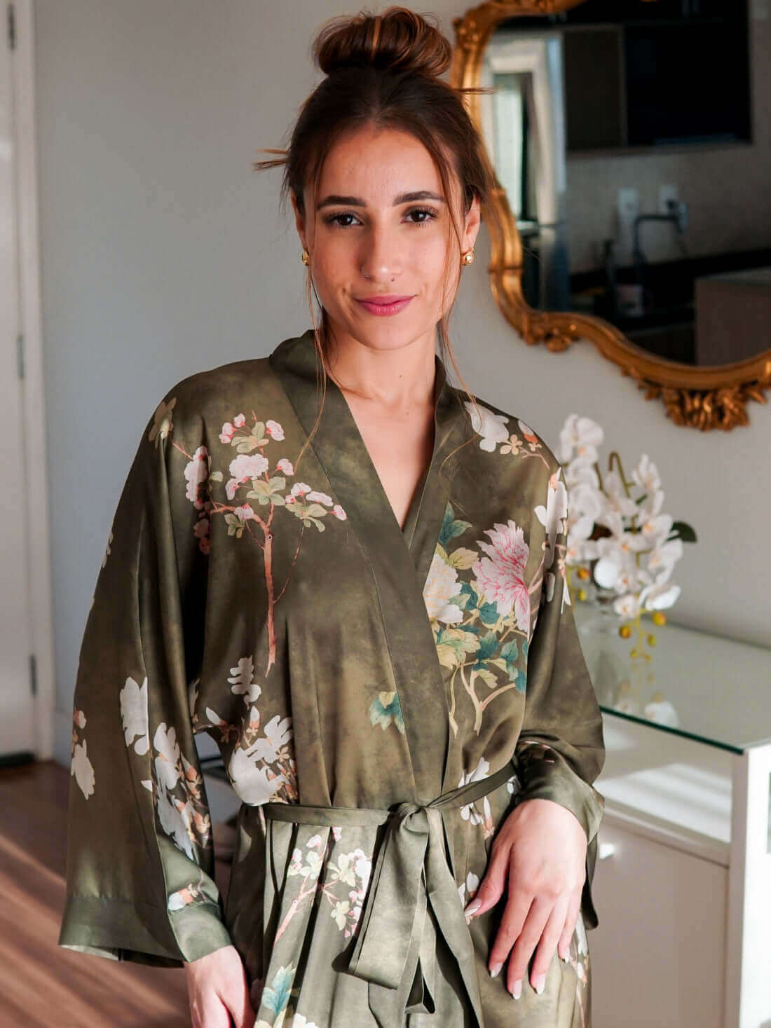Bata kimono floral de oliva