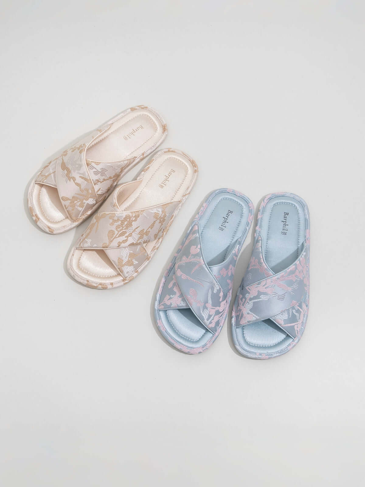 Mules brodées classiques à brides croisées