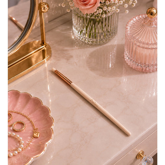 Detailed Eyeshadow Brush