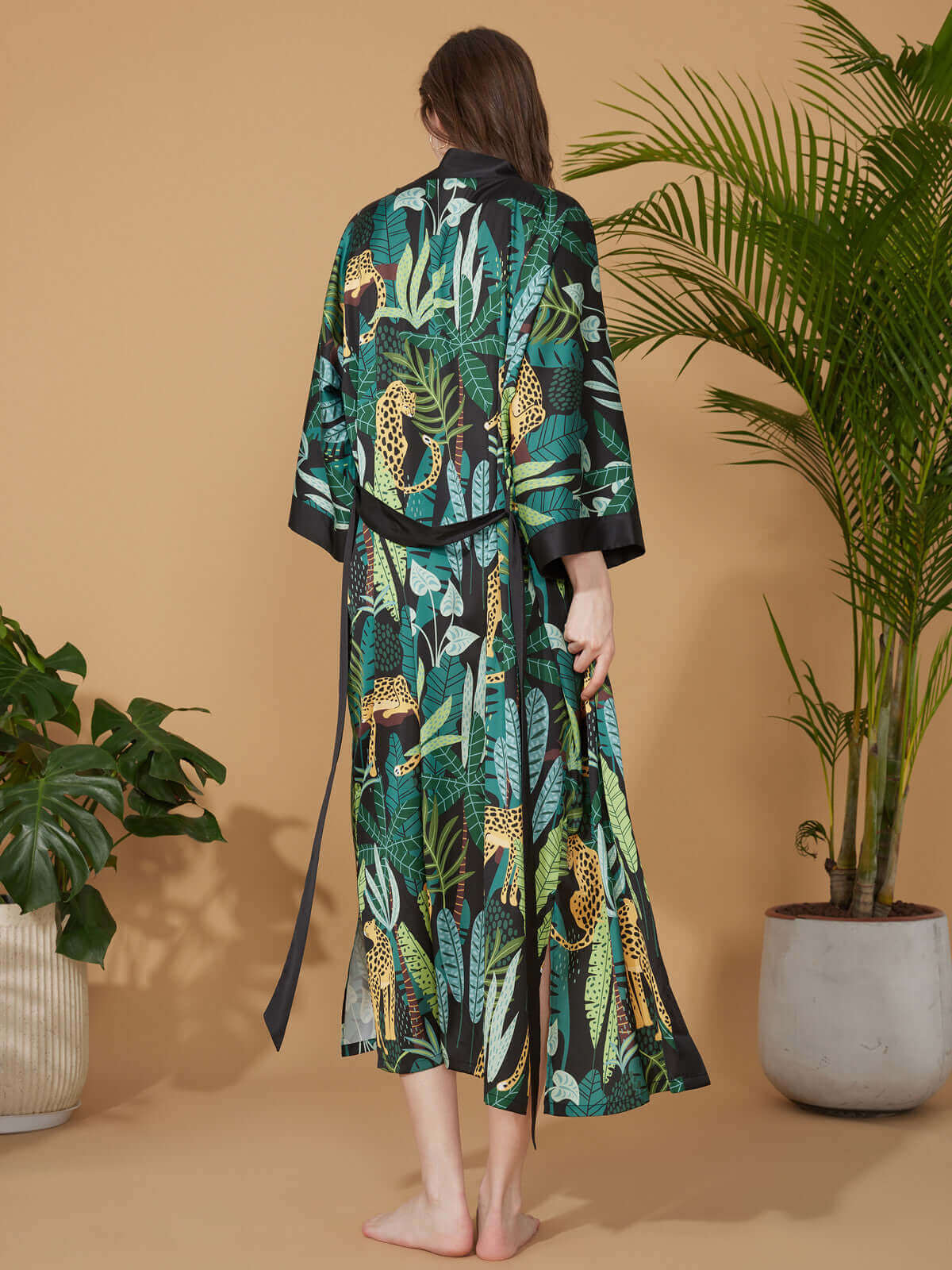 Kimono de leopardo negro