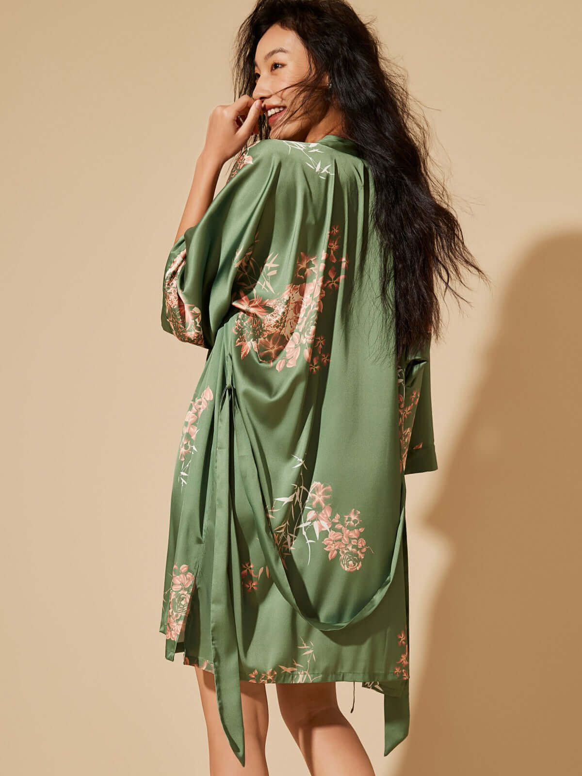 Bata kimono corta color oliva