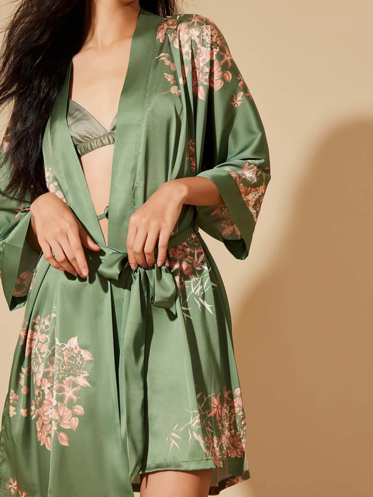 Bata kimono corta color oliva