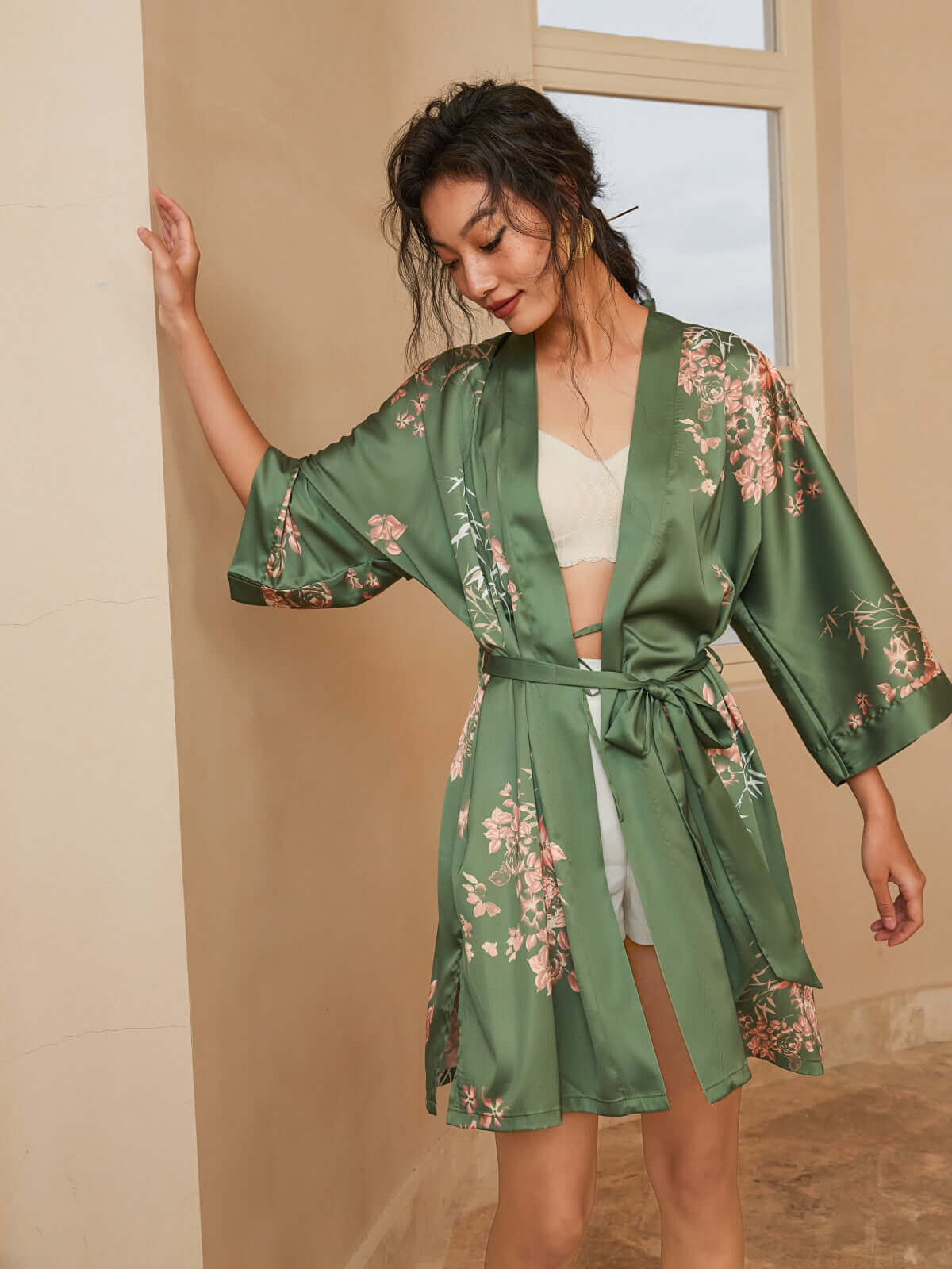 Bata kimono corta color oliva