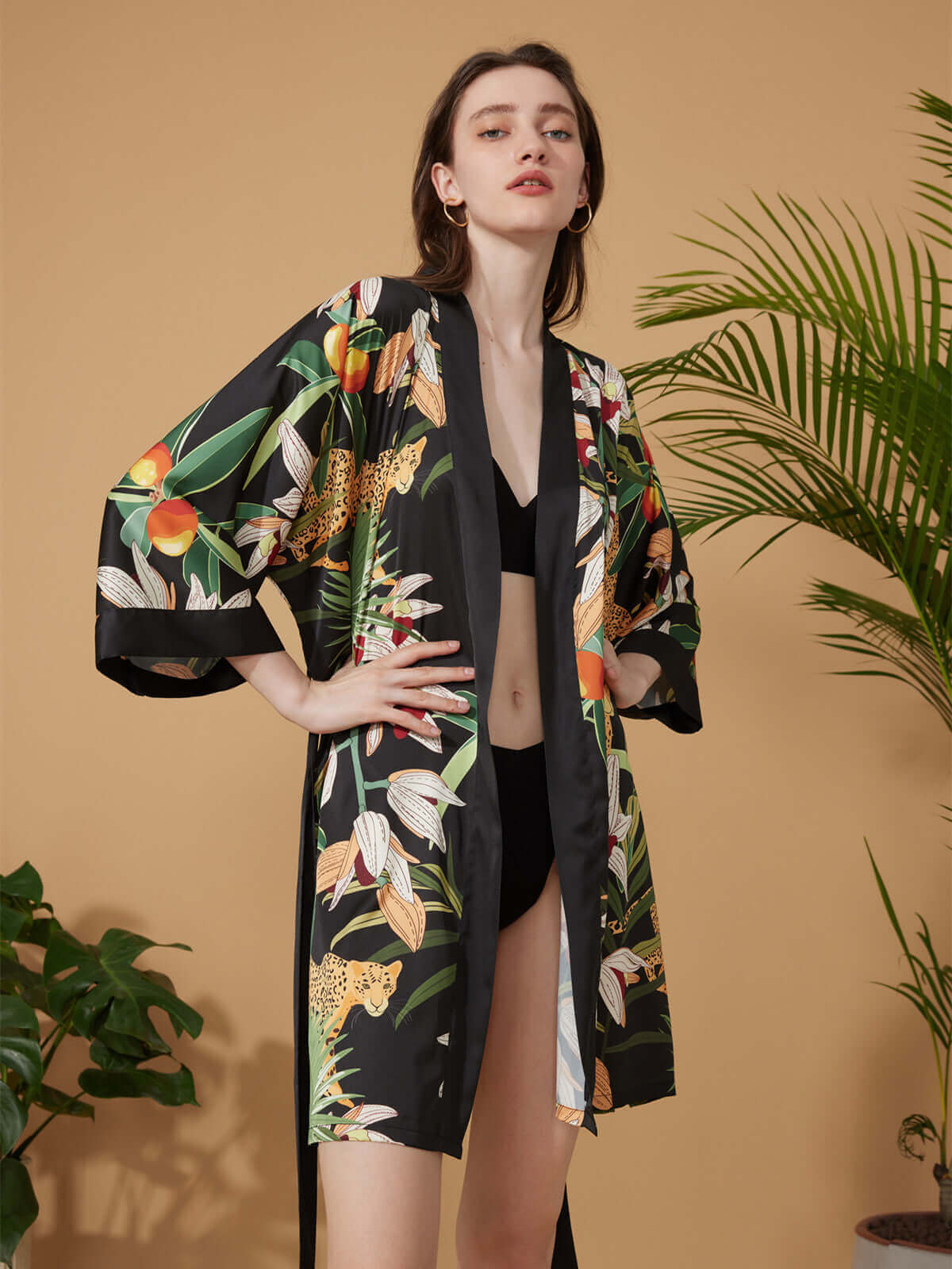 Kimono corto de leopardo negro