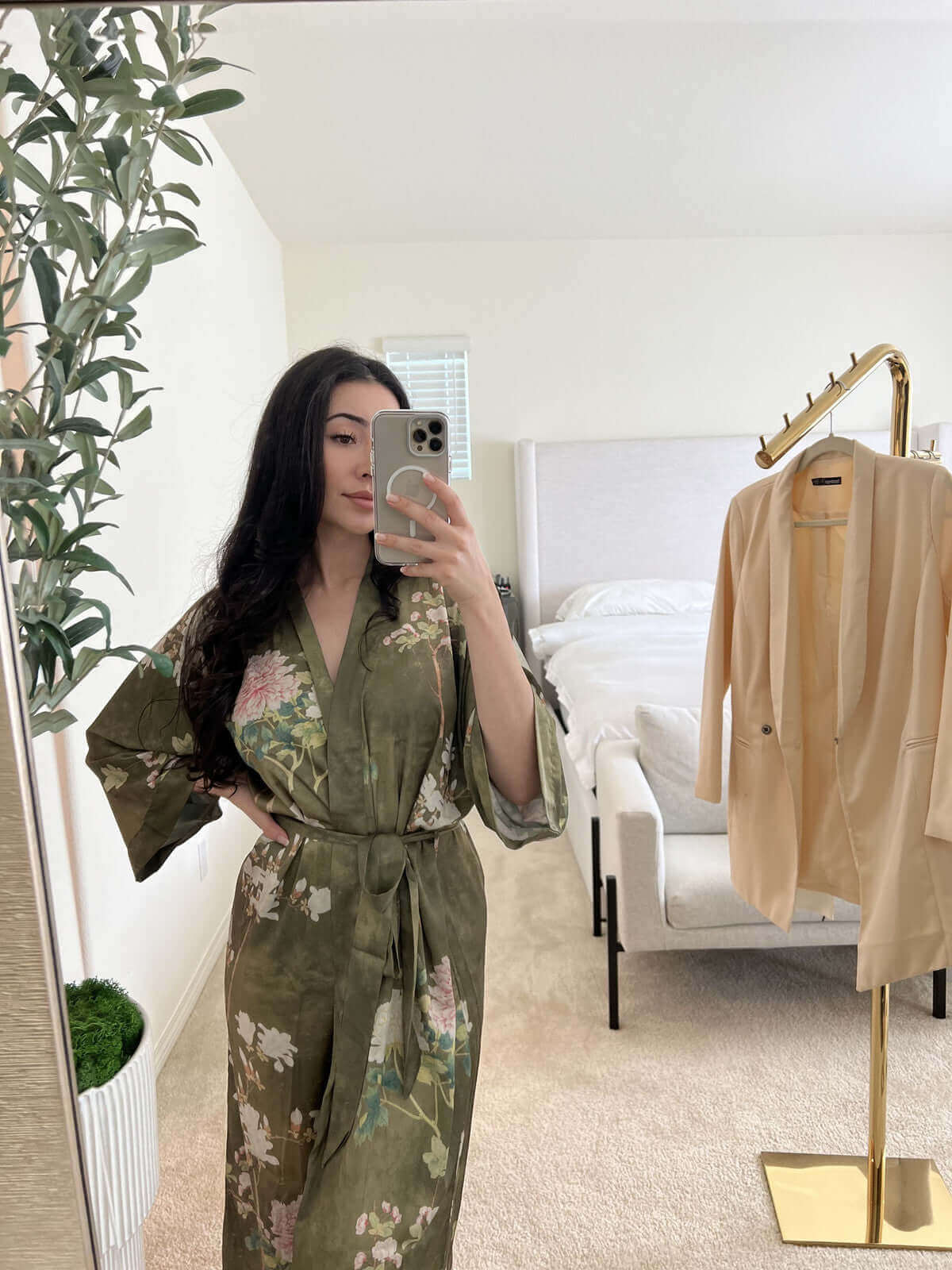 Bata kimono floral de oliva